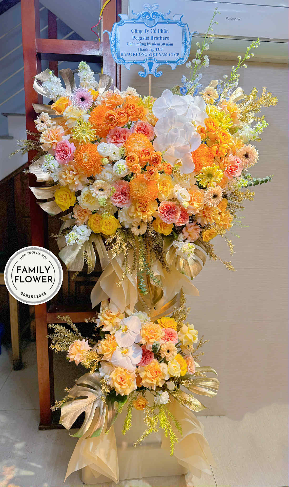 Kệ hoa 2 tầng tặng kỷ niệm thành lập Công Ty quận Cầu Giấy ! Hoa tươi Cầu Giấy