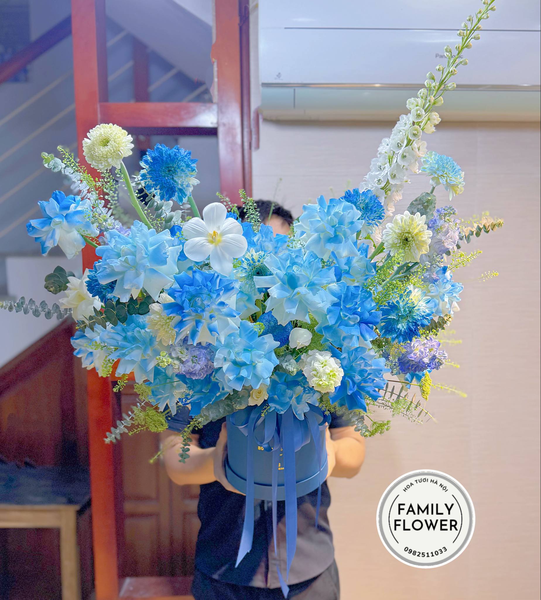 Lẵng hoa tone xanh dương tặng sinh nhật quận Đống Đa Hà Nội ! Hoa tươi Đống Đa