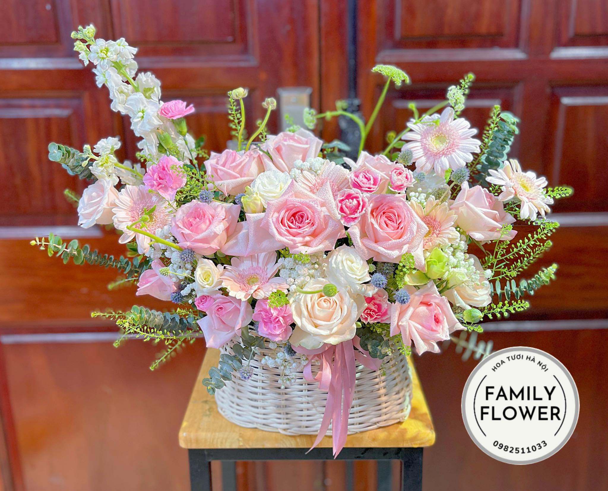 Lẵng hoa tone hồng tặng chúc mừng tại Ba Đình Hà Nội ! Mua hoa tươi online Hà Nội