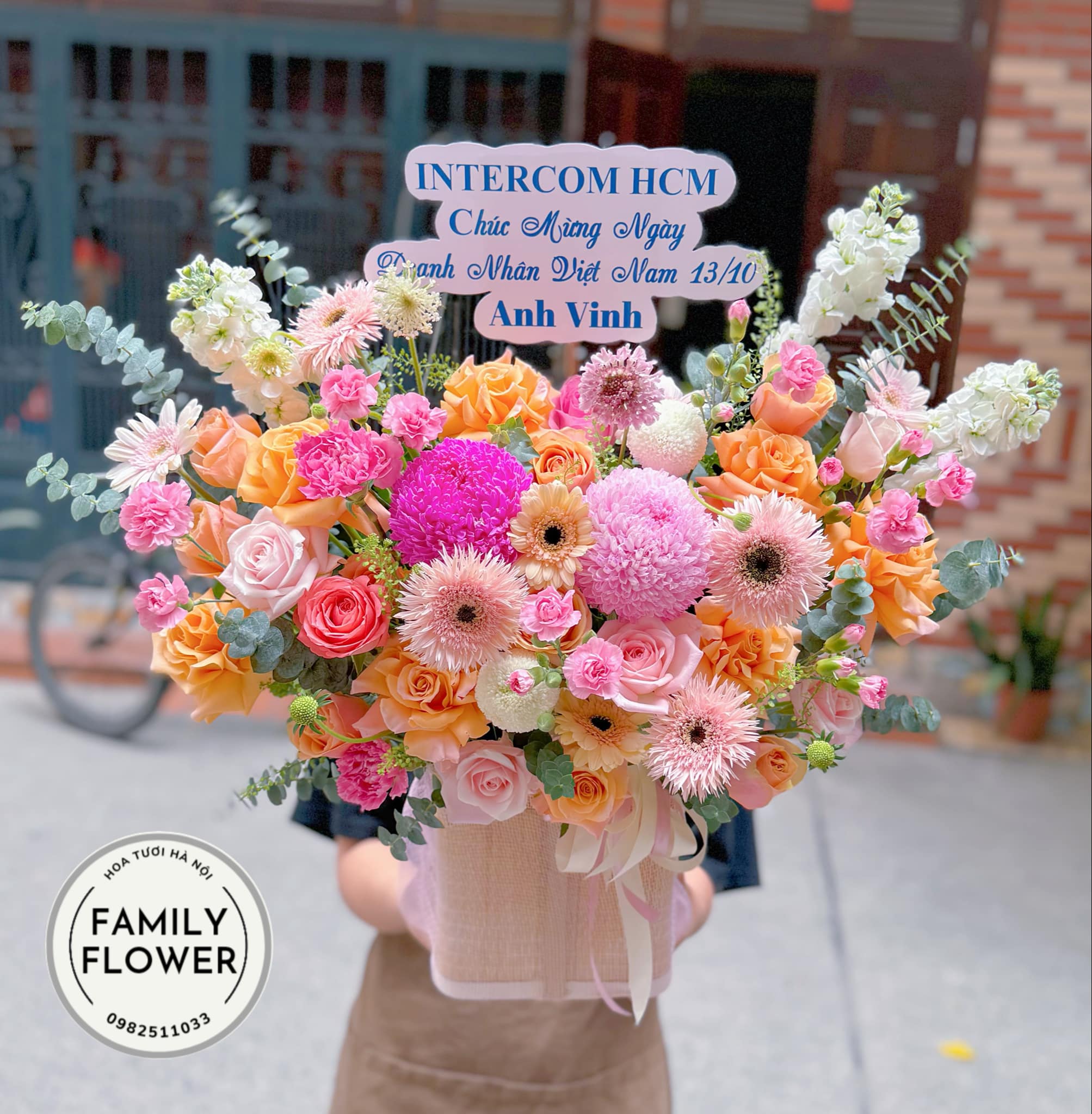 Lẵng hoa tone cam hồng tặng chúc mừng ngày 20/10 tại Ba Đình Hà Nội ! Mua hoa 20/10 tại Hà Nội ! Mua hoa online Tại Hà Nội