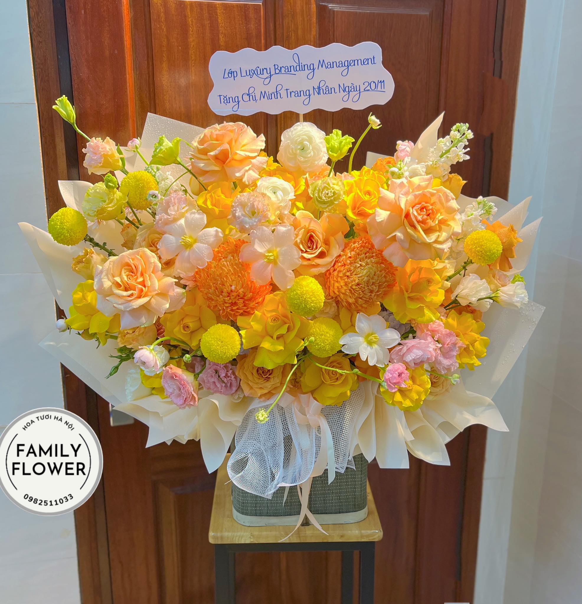 Lẵng hoa tone vàng tặng chúc mừng nhân ngày 20/11 tại Hà Nội ! Mua hoa tươi Cầu Giấy ! Mua hoa tươi Hà Nội