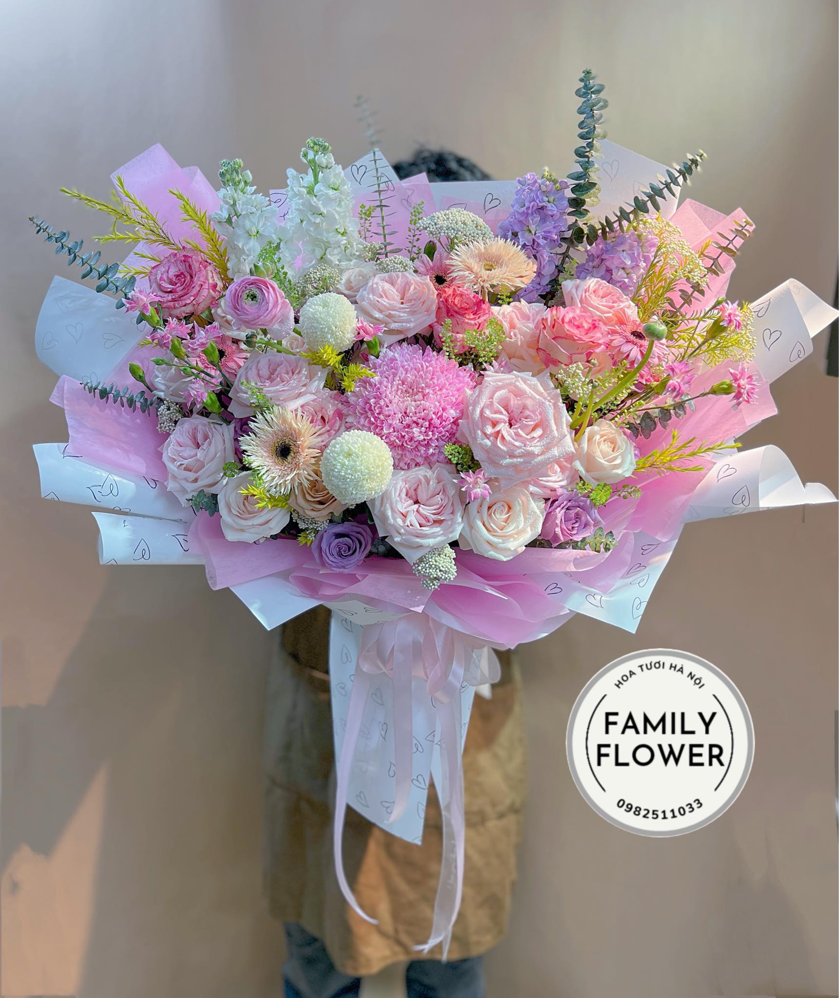 Bó hoa chúc mừng tone hồng nhẹ nhàng tại Đống Đa Hà Nội ! Mua hoa tươi online Hà Nội