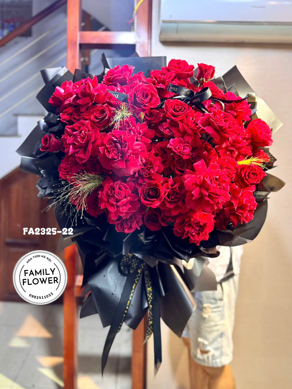 Bó Hoa Hồng Đỏ Size Lớn Sang Trọng – Hoa Tặng Người Yêu, Sinh Nhật | Family Flower Hà Nội