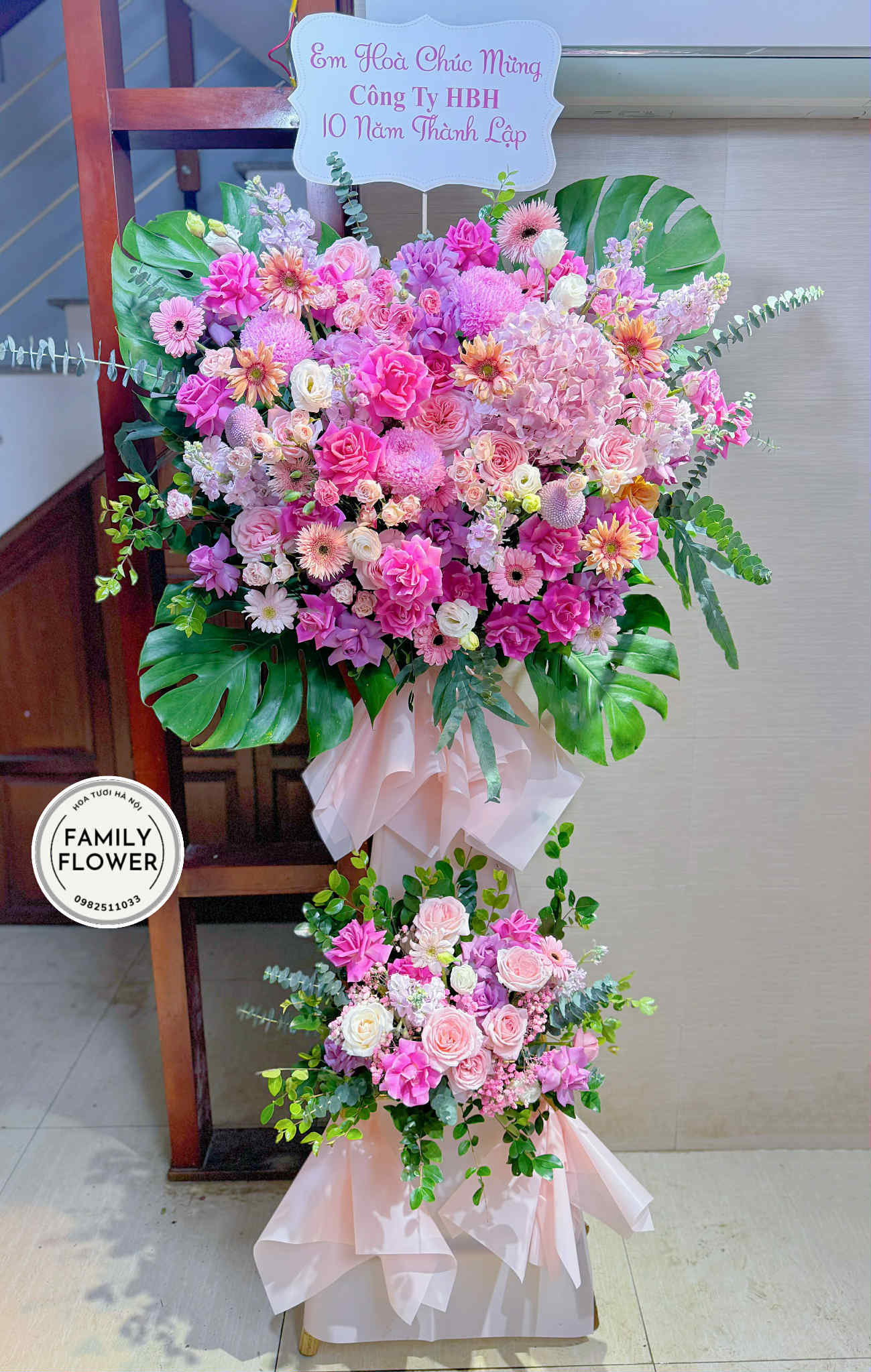 Kệ hoa chúc mừng ngày thành lập công ty ở Hà Nội ! Hoa tươi Hà Nội