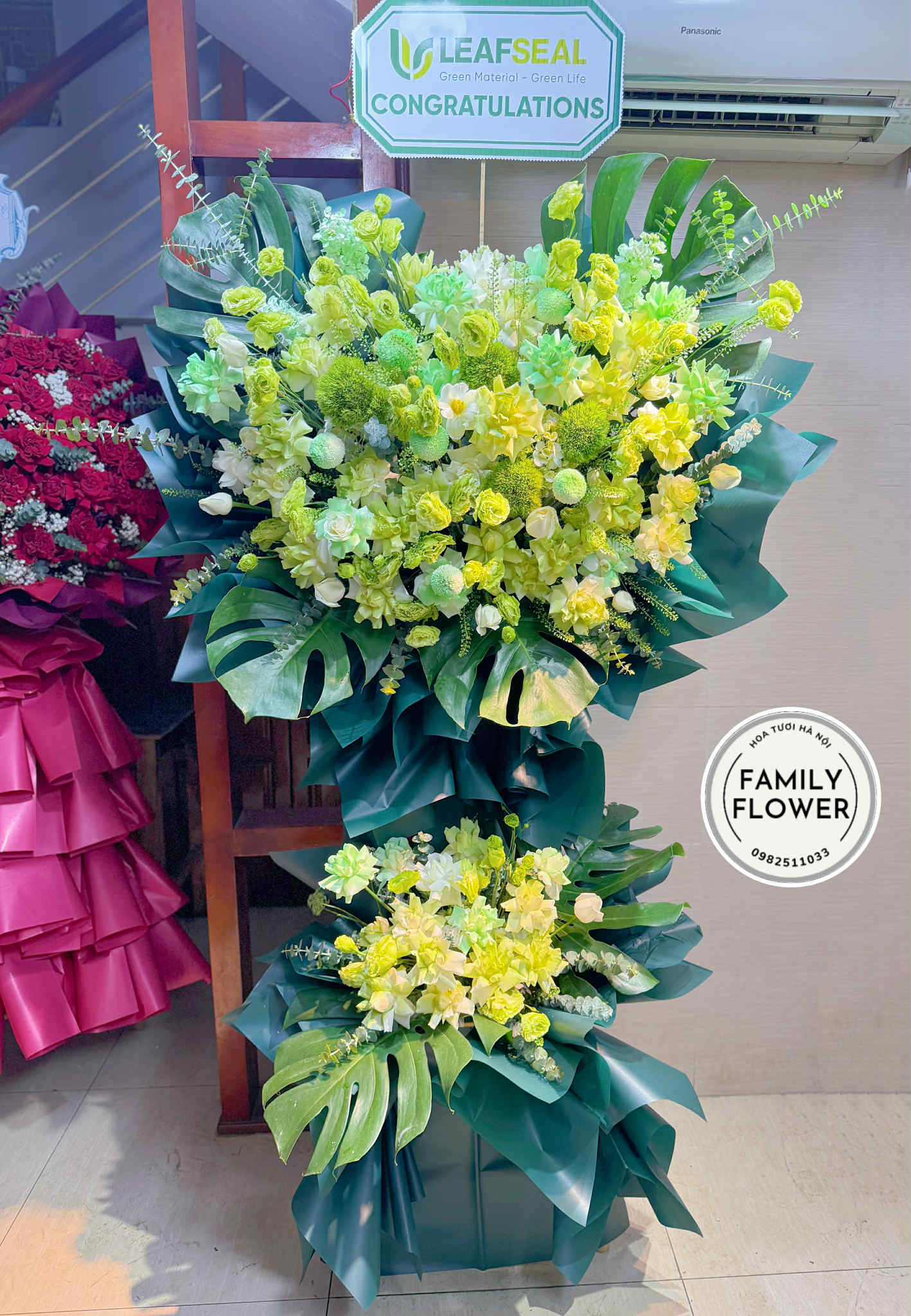 Kệ hoa tone xanh lá tặng khai trương , hội nghị  quận Cầu  Giấy ! Hoa tươi Cầu Giấy