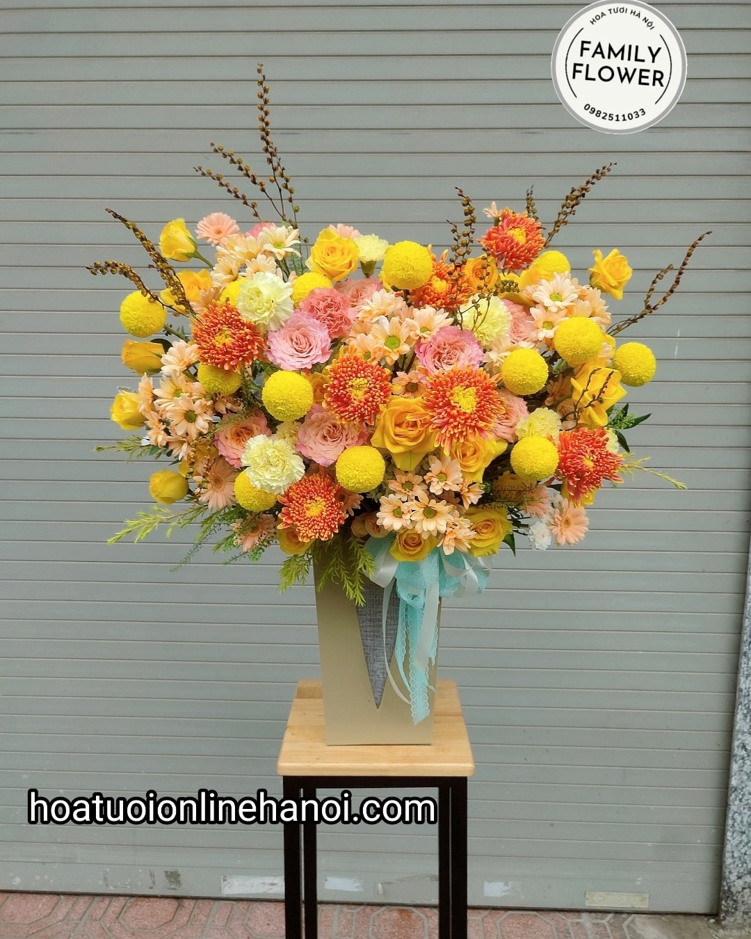 Lẵng hoa tone vàng sang trọng chúc mừng khai trương , sinh nhật sếp , đối tác quan trọng tại Hà Nội. Hoa tươi Hà Nội