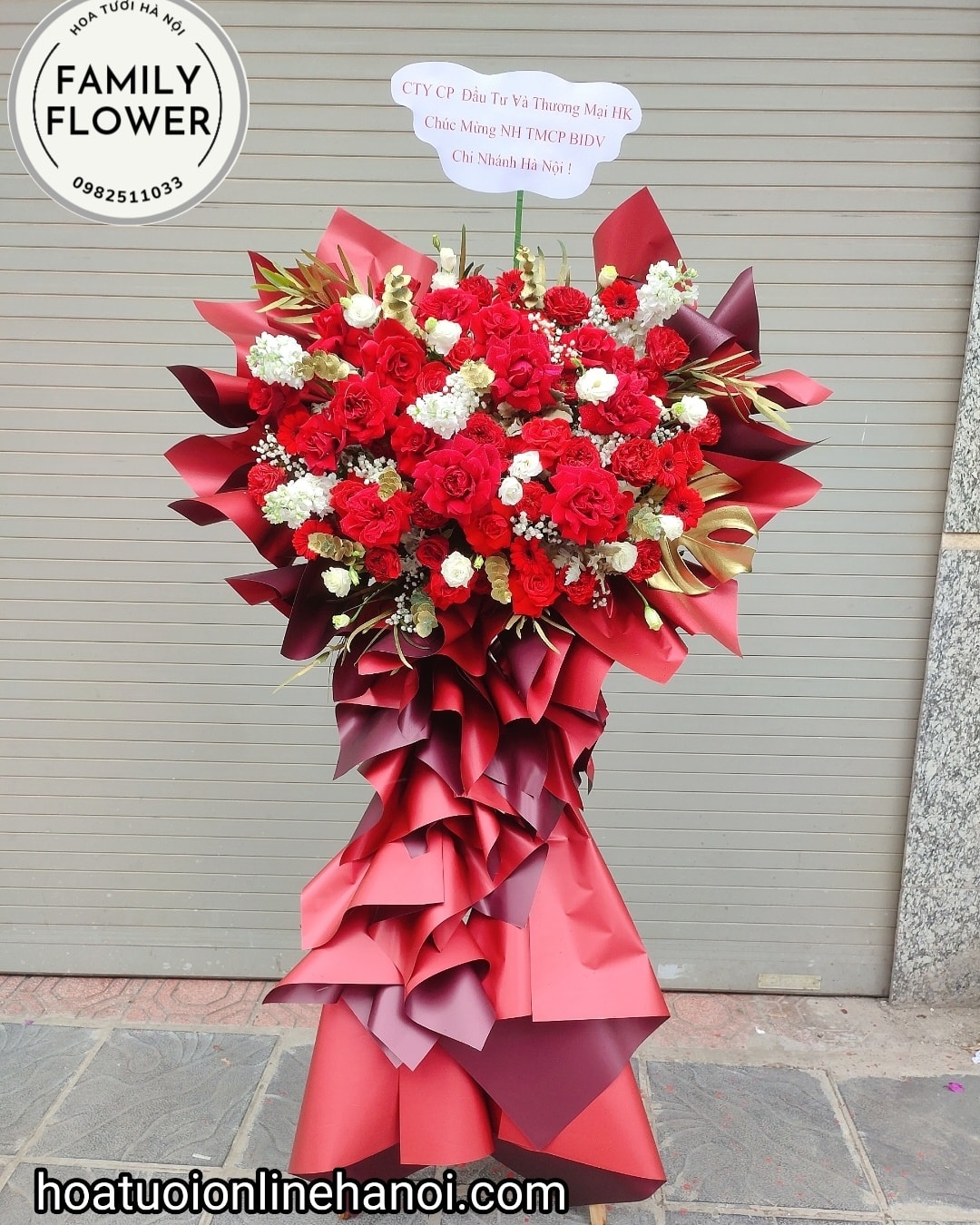 Hoa khai trương Cầu Giấy - Ba Đình - Hà Nội . Cây hoa đỏ chúc mừng ngân hàng tổ chúc sự kiện tại Hà Nội.