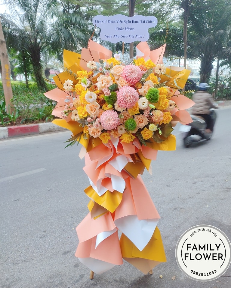 Cây hoa chúc mừng ngày Nhà Giáo Việt Nam tại Hà Nội