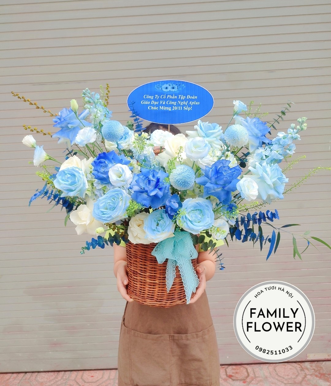 Lẵng hoa tặng sinh nhật nam, chúc mừng khai trương màu xanh dương tại Hà Nội.