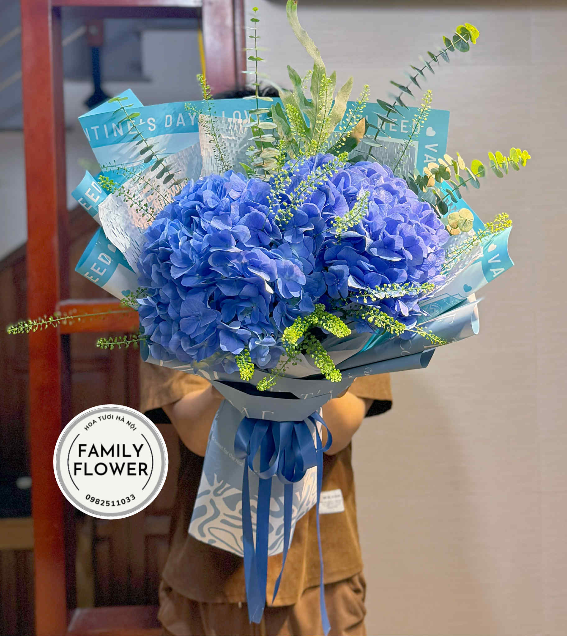 Bó hoa cẩm tú cầu xanh dương tặng bạn gái nhân dịp 20 tháng 10 quận Đống Đa ! Hoa Hà Nội family