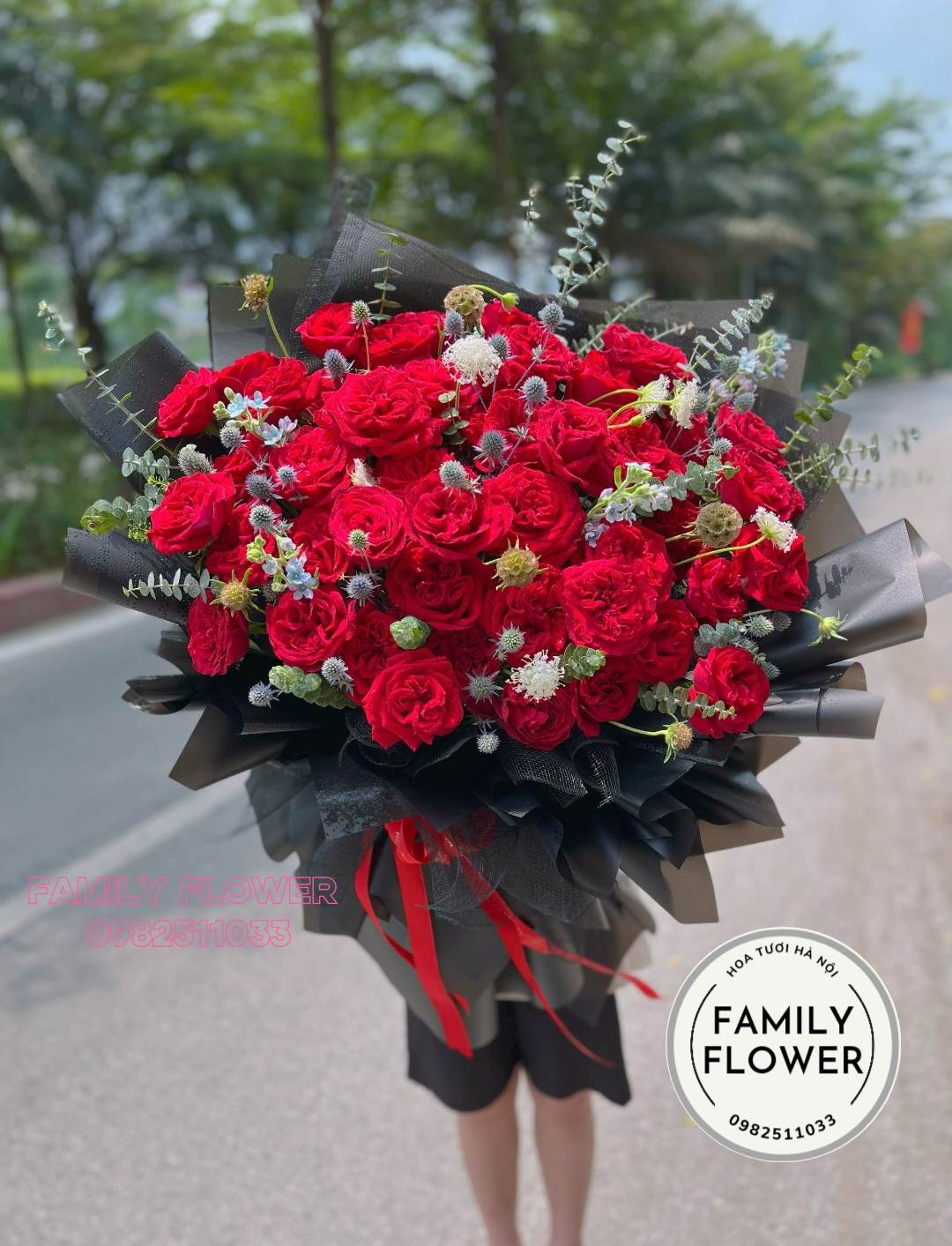 Mua hoa hồng đỏ Hà Nội ! Bó hoa hồng đỏ khổng lồ tặng vợ người yêu ở quận Hoàn Kiếm