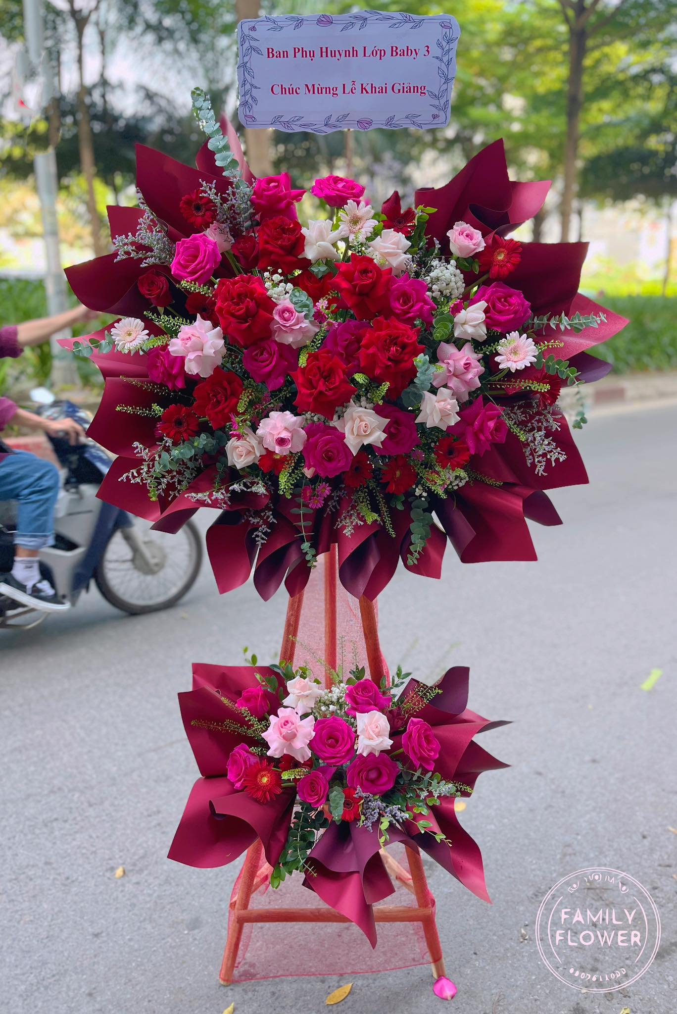 Kệ hoa chúc mừng khai giảng ở Hà Nội ! Hoa khai giảng hà nội, hoa tươi Hà Nội