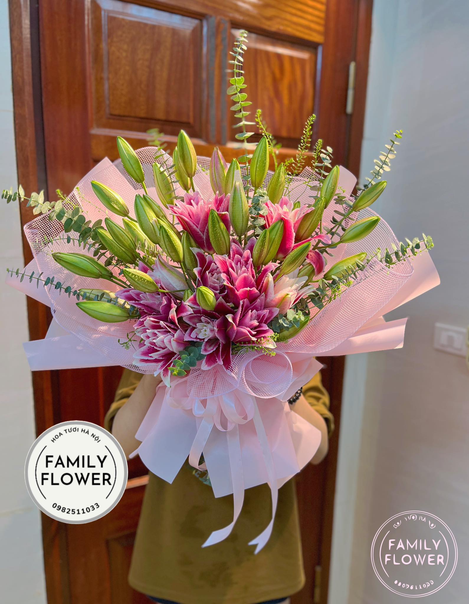 Bó hoa ly kép tặng sinh nhật mẹ , nhân dịp 20 tháng 10 ở Cầu Giấy , Ba Đình Hà Nội