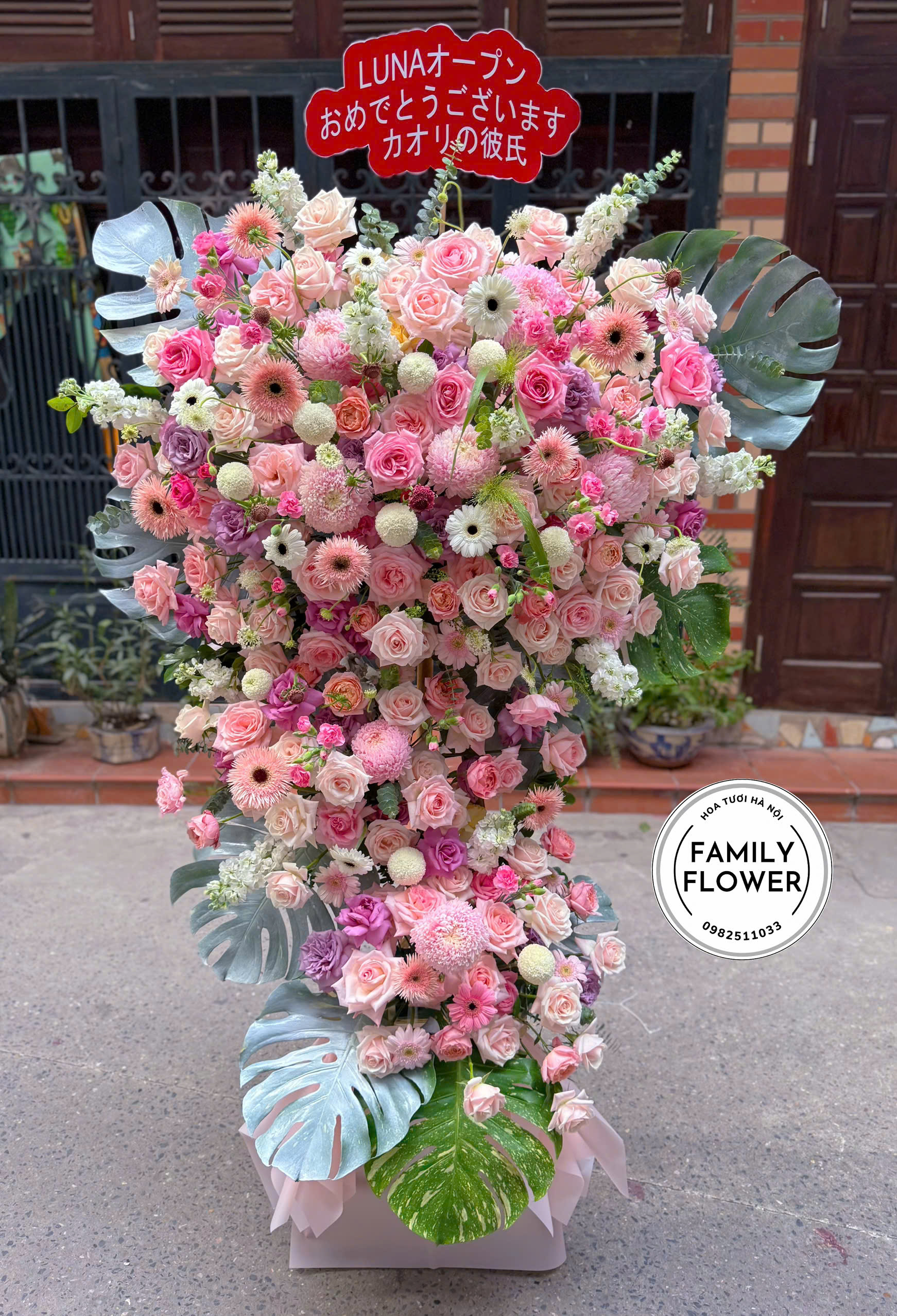 Kệ Hoa Tươi Tone Hồng Pastel Chúc Mừng Sang Trọng Tại Hà Nội