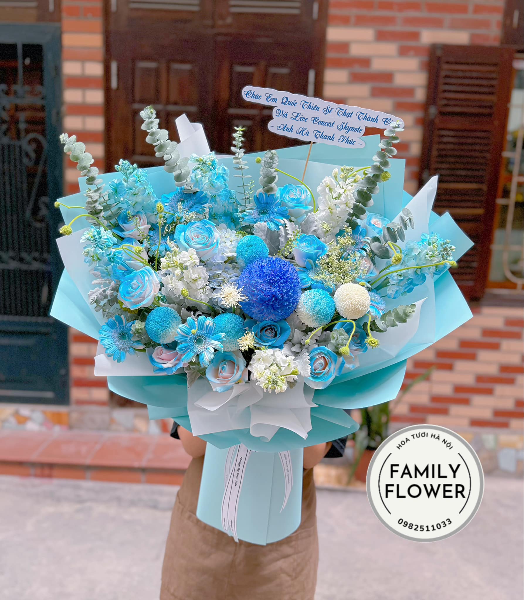 Bó hoa xanh dương tặng ngày phụ nữ Việt Nam 20 tháng 10 ở Hà Nội . Hoa 20/10