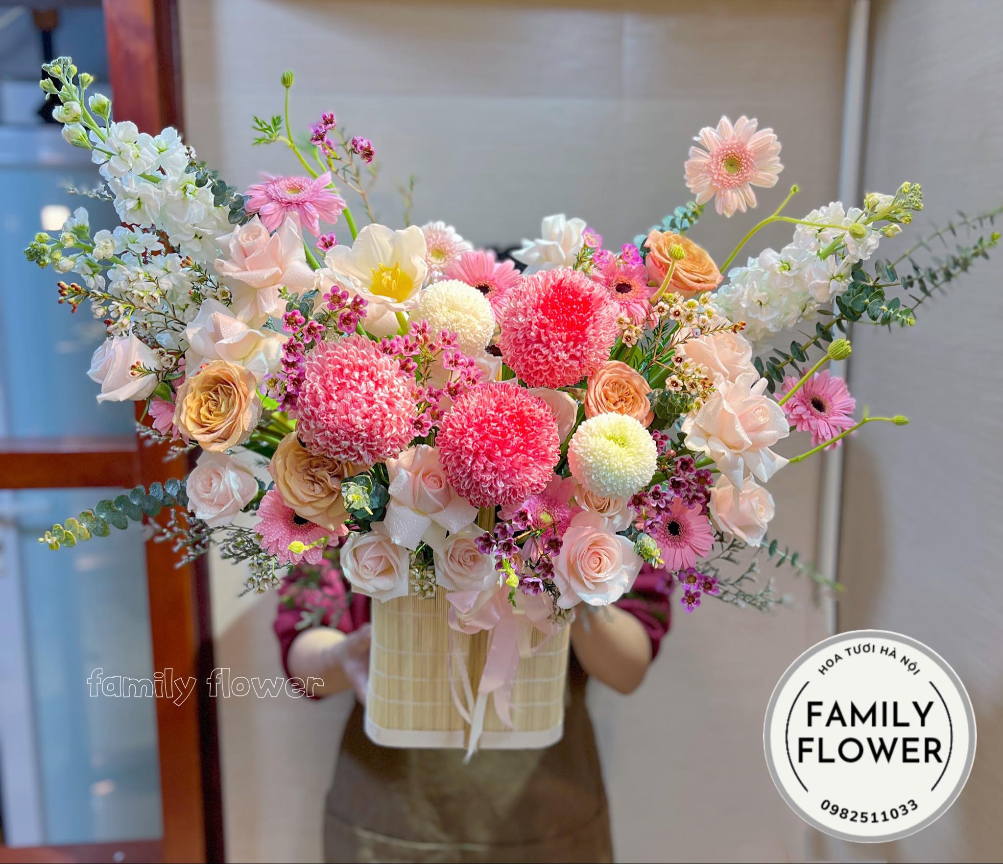 Lẵng hoa chúc mừng ngày quốc tế  phụ nữ mùng 8 tháng 3 ở Hà Nội ! Hoa 8/3  ! Mua hoa online tại Hà Nội