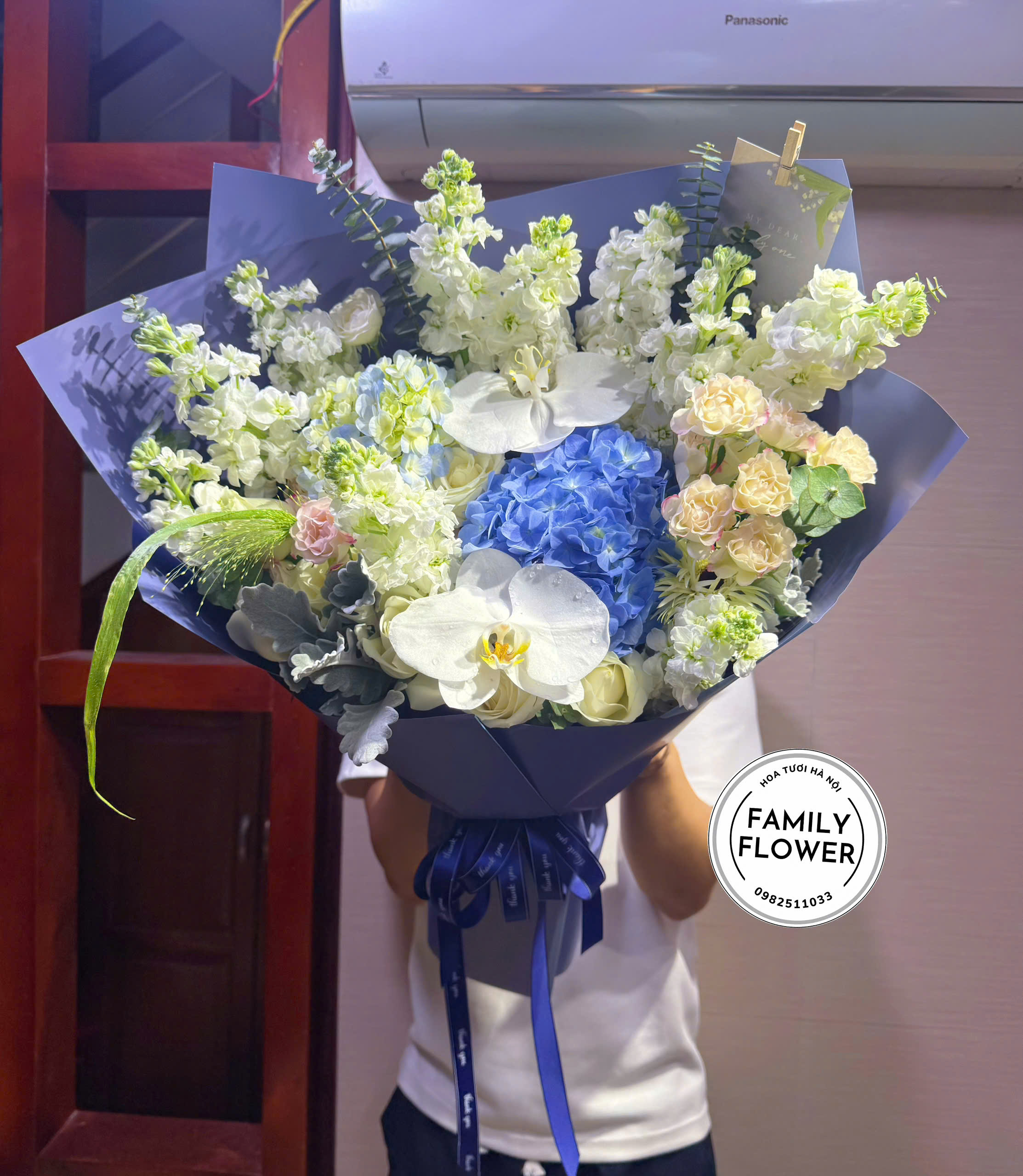 Bó hoa xanh trắng thanh lịch – Hoa tươi Hà Nội | Family Flower