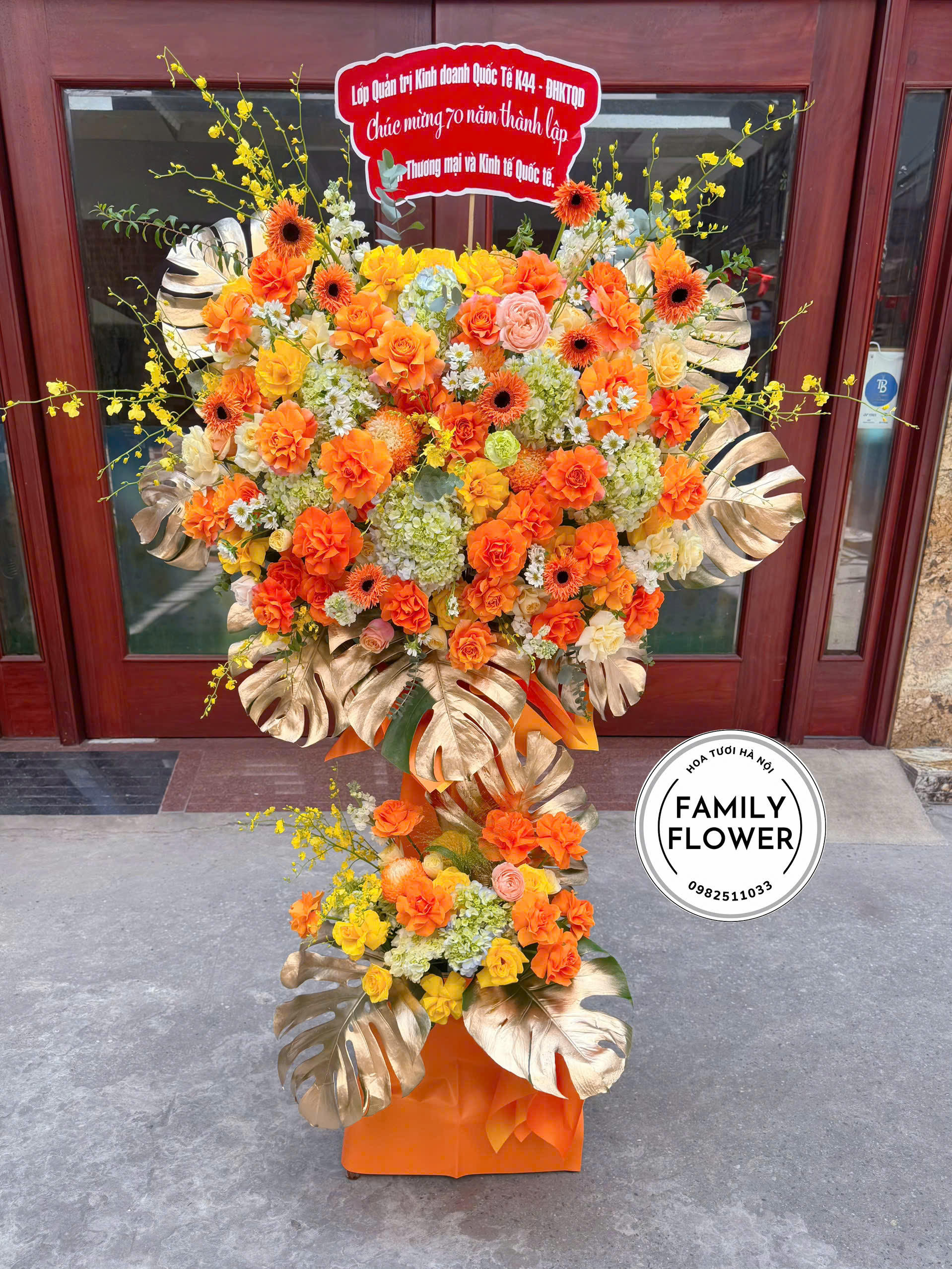 Kệ Hoa Chúc Mừng Tone Cam Vàng Rực Rỡ, Sang Trọng – Hoa Tươi Hà Nội | Family Flower