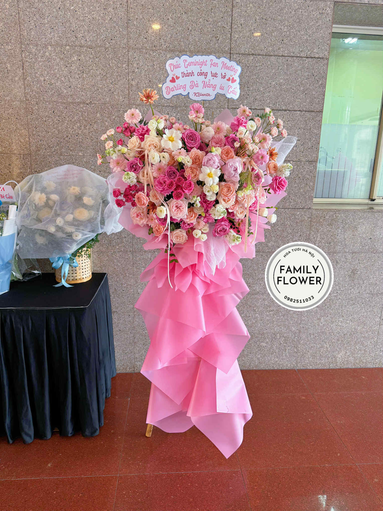 Kệ hoa tông hồng chúc mừng sự kiện , hội nghị quận Hoàn Kiếm ! Tây Hồ Hà Nội ! Hoa sự kiện