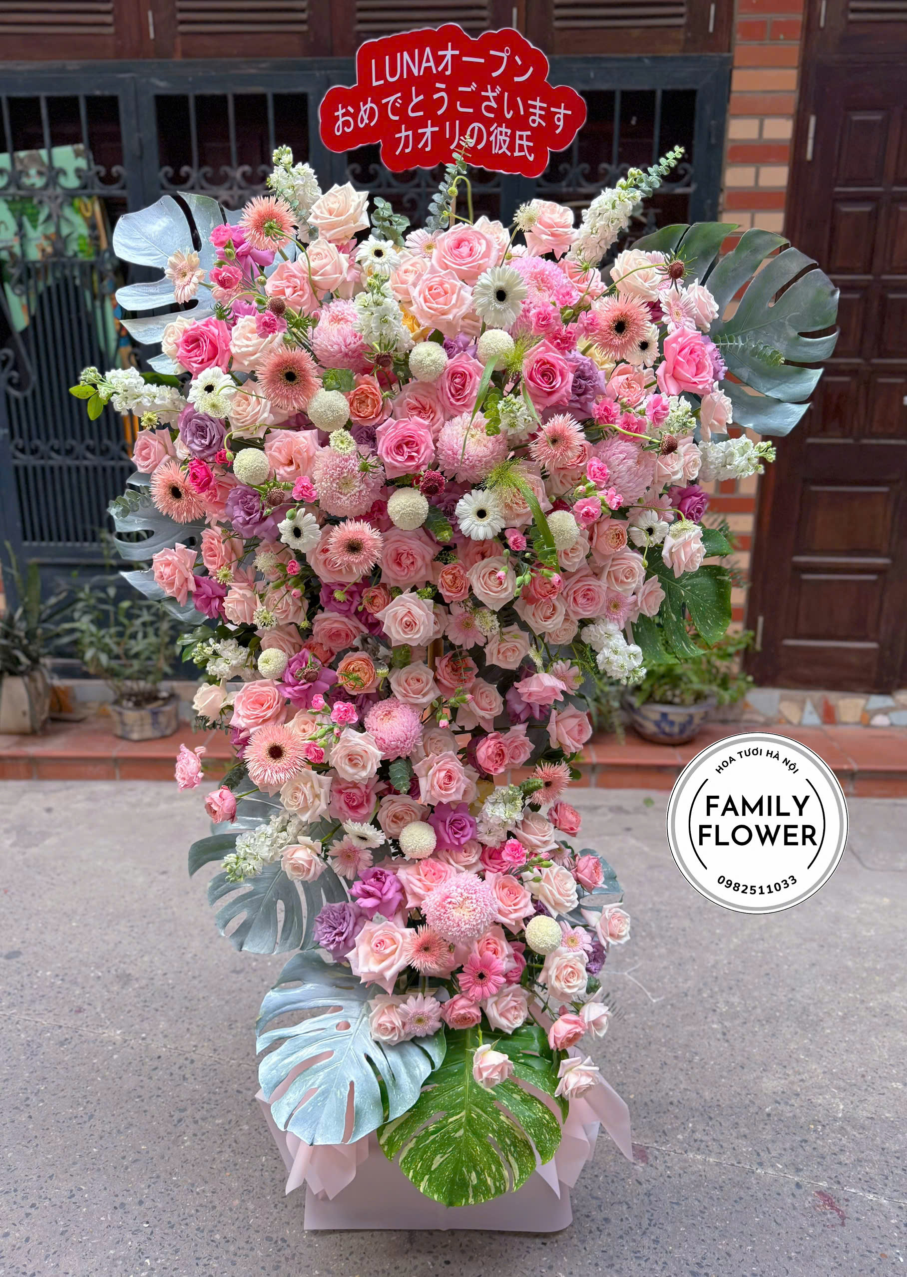 Kệ Hoa Tươi Tone Hồng Pastel Chúc Mừng Sang Trọng Tại Hà Nội