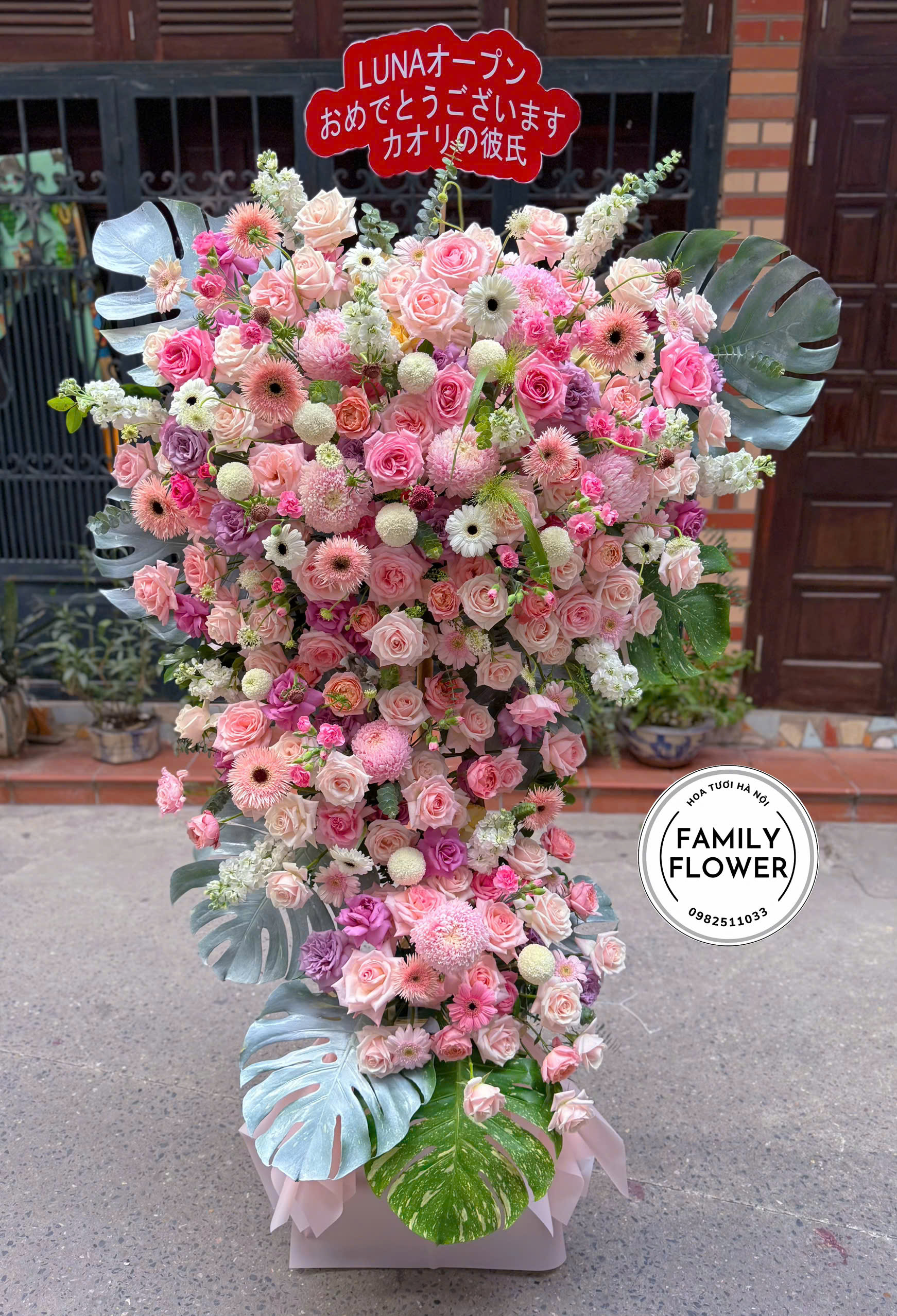 Kệ Hoa Tươi Tone Hồng Pastel Chúc Mừng Sang Trọng Tại Hà Nội