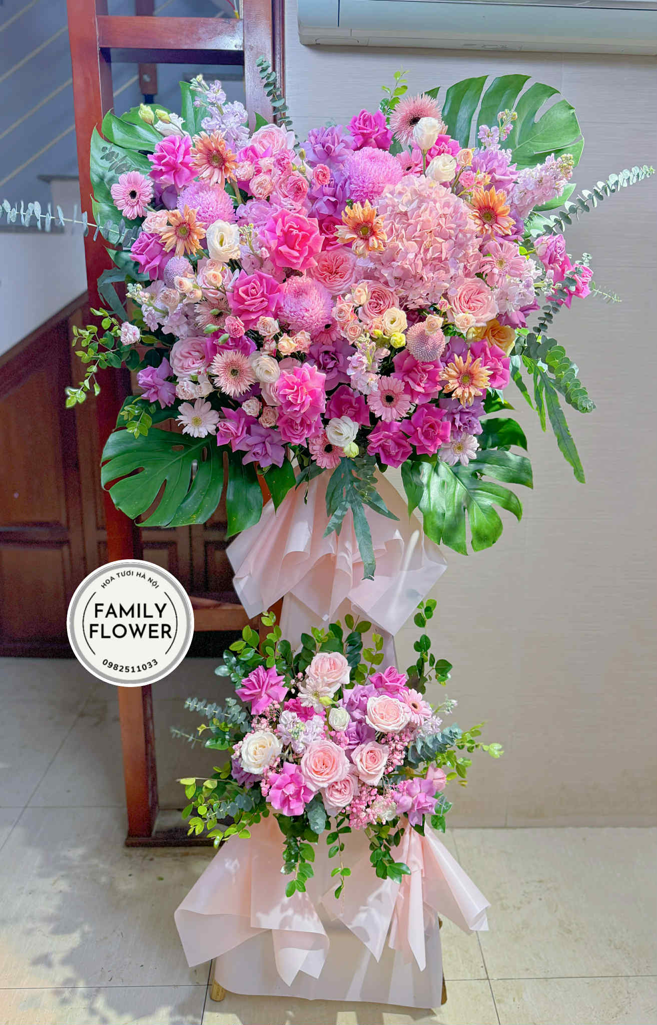 Kệ hoa chúc mừng ngày thành lập công ty ở Hà Nội ! Hoa tươi Hà Nội