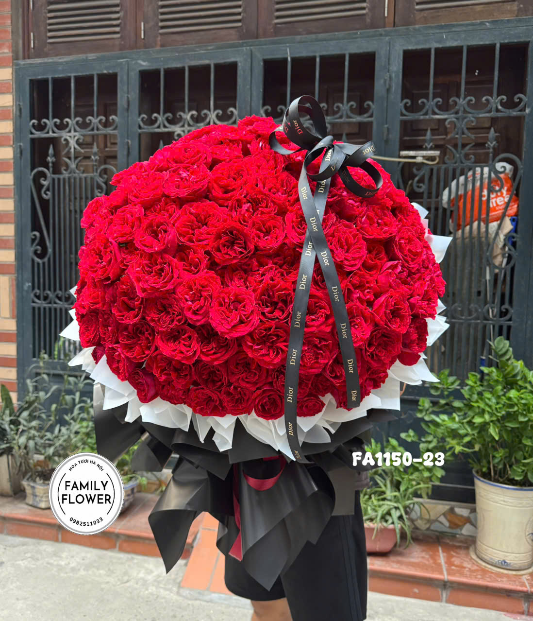Bó Hoa Hồng Đỏ 20/10 Sang Trọng – Món Quà Yêu Thương Dành Tặng Người Phụ Nữ Bạn Yêu 🌹