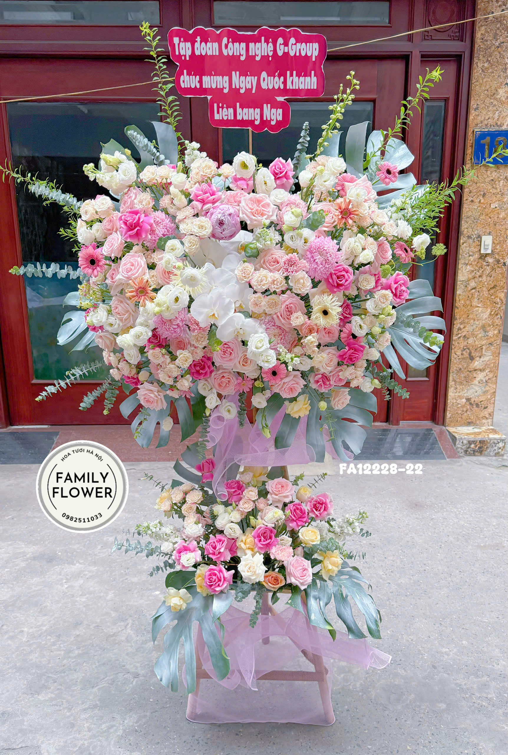 Kệ Hoa Chúc Mừng Khai Trương, Sự Kiện Sang Trọng Tại Family Flower Hà Nội