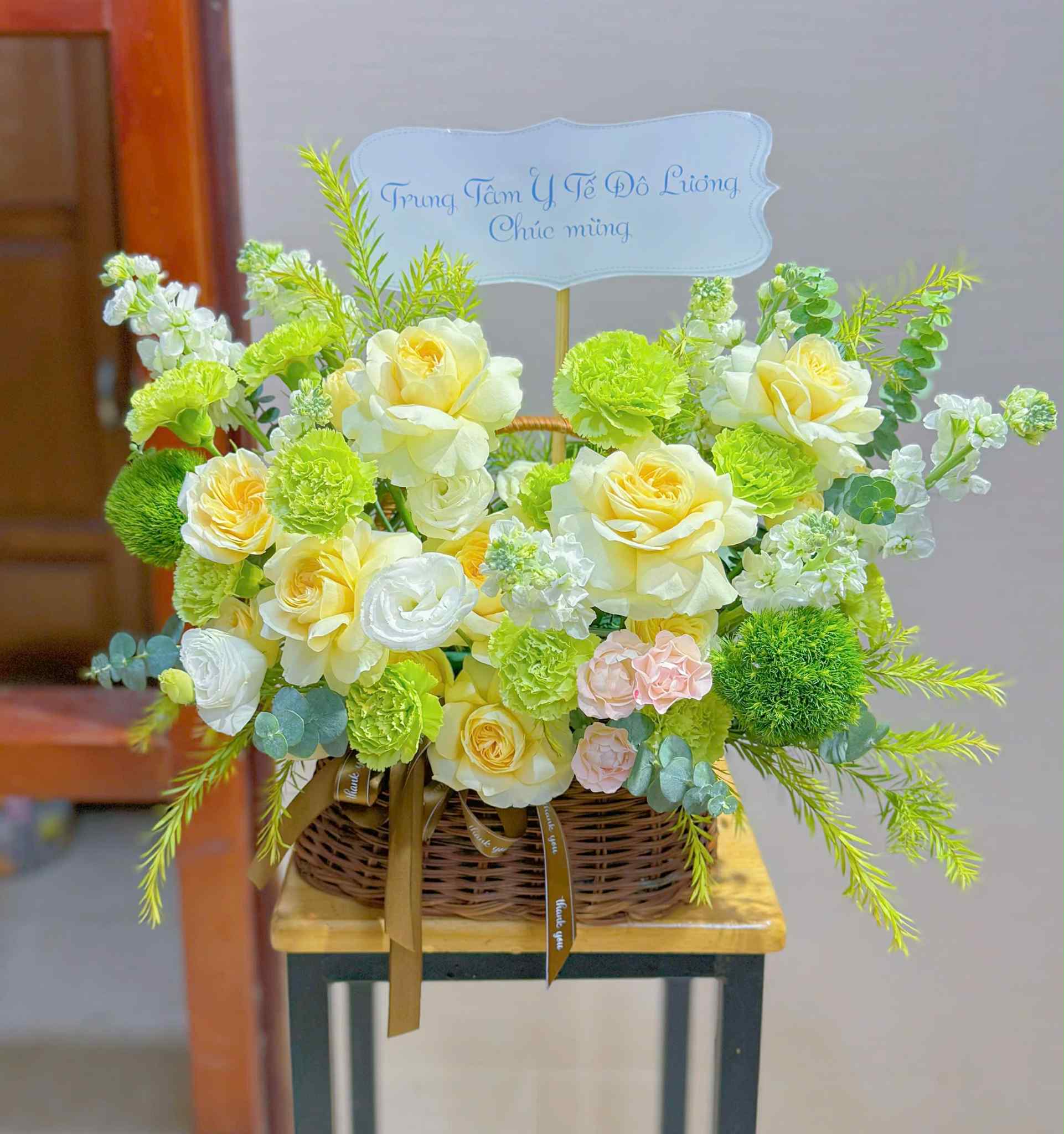 Lẵng hoa tone xanh tặng sinh nhật bà ở Hà Nội ! Mua hoa sinh nhật Hà Nội