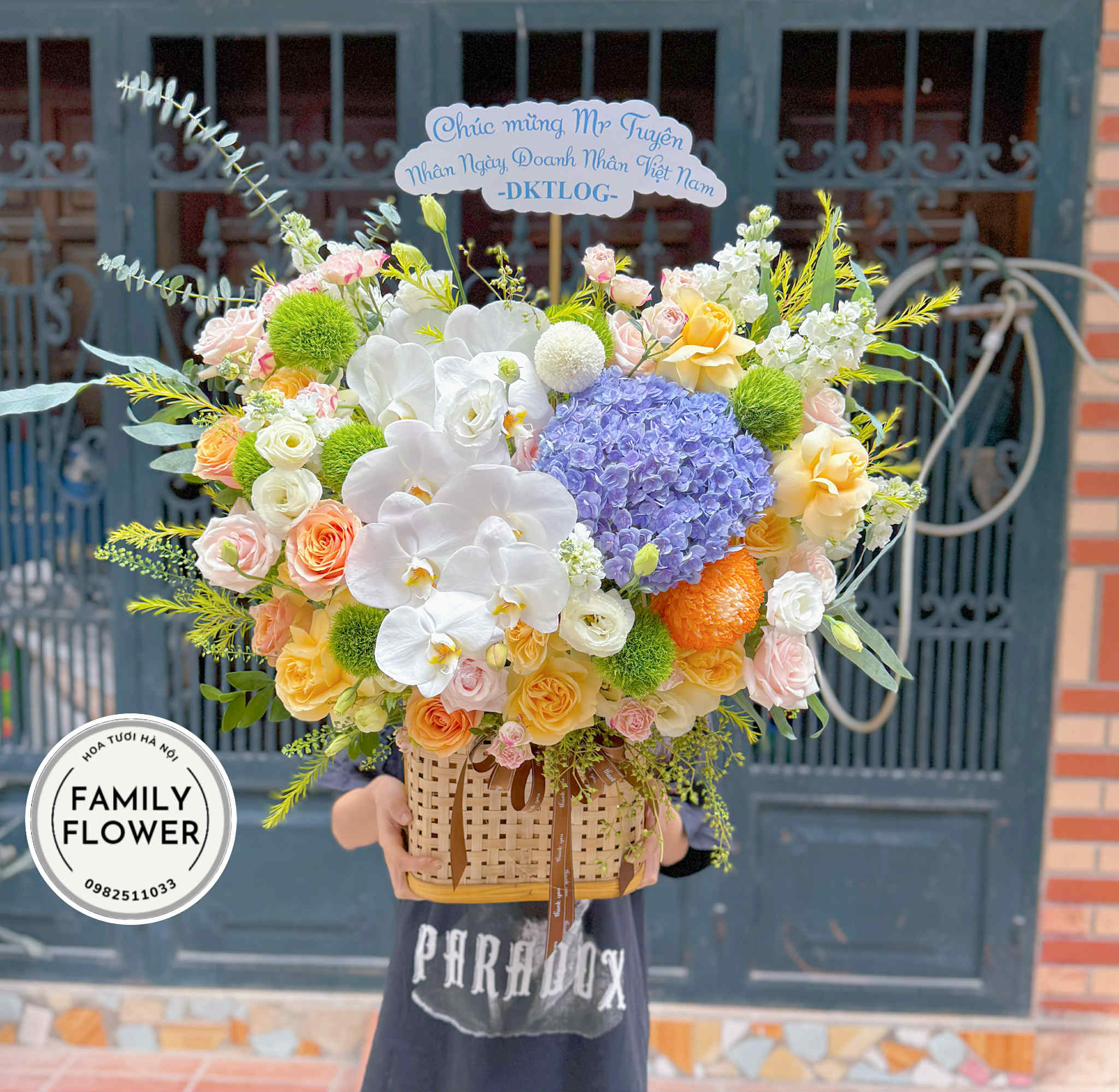 Lẵng hoa chúc mừng ngày doanh nhân việt nam . hoa tươi Hà Nội. mua hoa Hà Nội