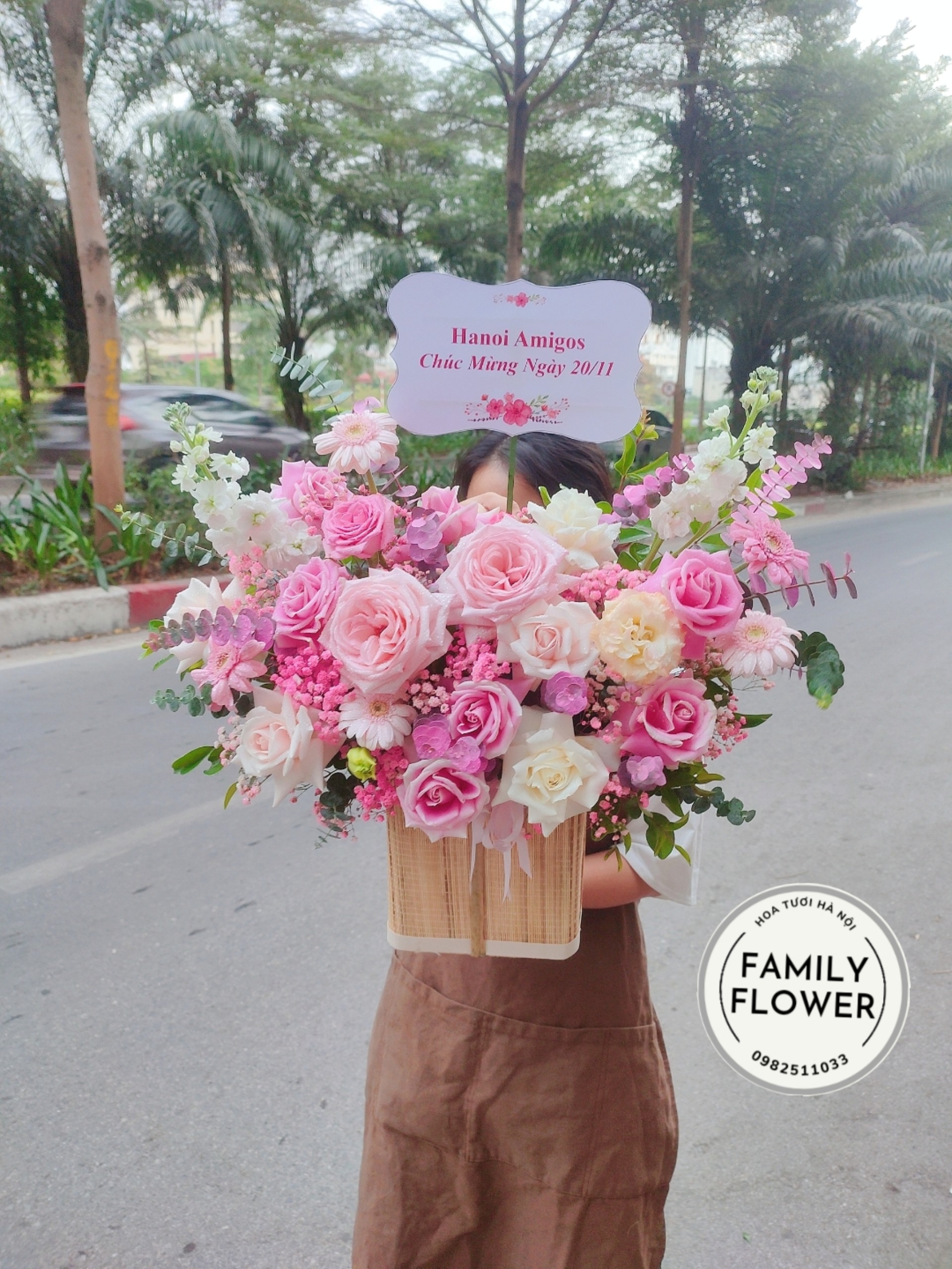 Lẵng hoa tone hồng pastel ngọt ngào, hoa 20/11, ngày nhà giáo Việt Nam tại Hà Nội.