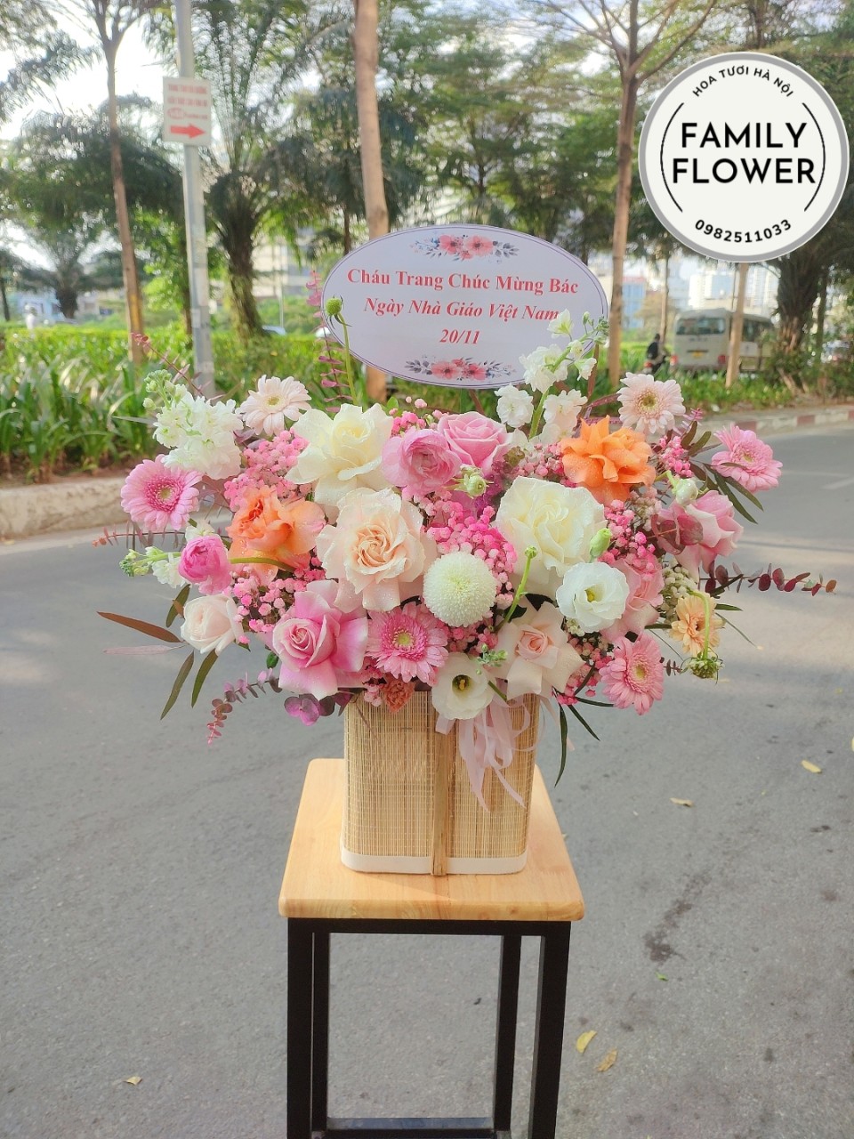 Lẵng hoa chúc mừng 20/11 tone hồng ngọt ngào - Lẵng hoa chúc mừng đẹp cao cấp tại quận Cầu Giấy