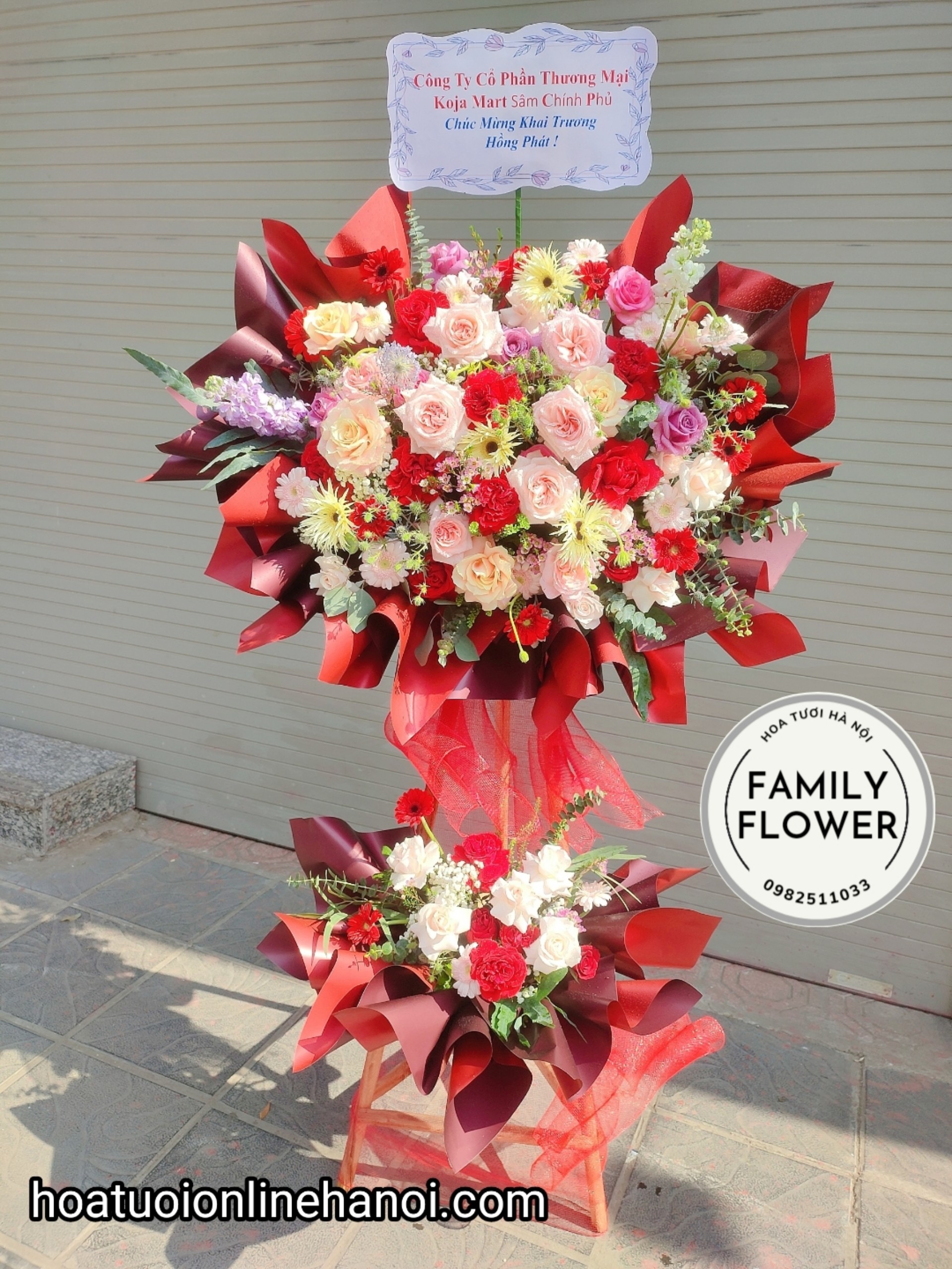 Kệ hoa hồng đỏ 2 tầng chúc mừng khai trương tại Cầu Giấy - Đống Đa - Hà Nội