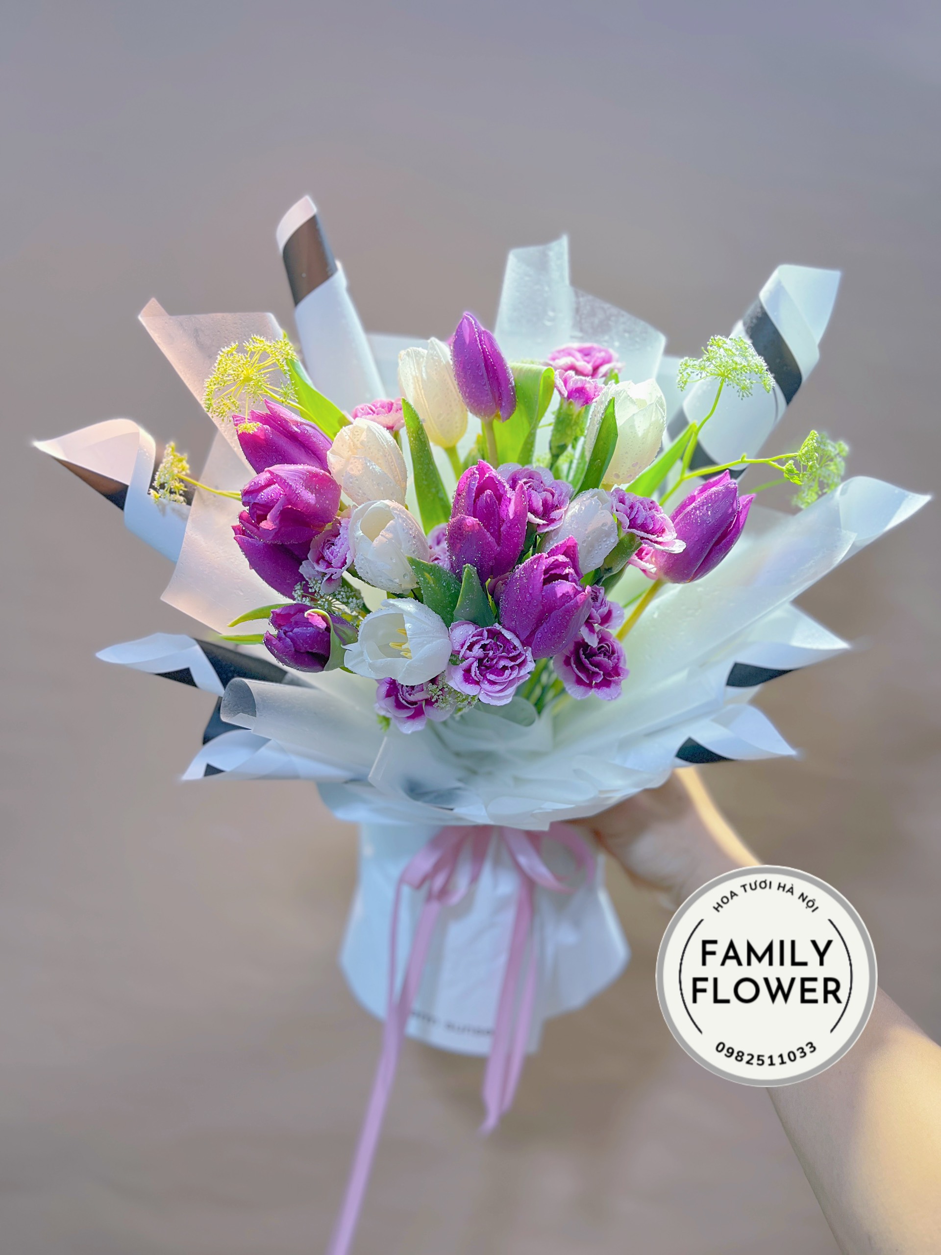 Bó hoa tulip tím tặng sinh nhật bạn gái , vợ  ở Hà Nội ! Mua hoa tulip Hà Nội