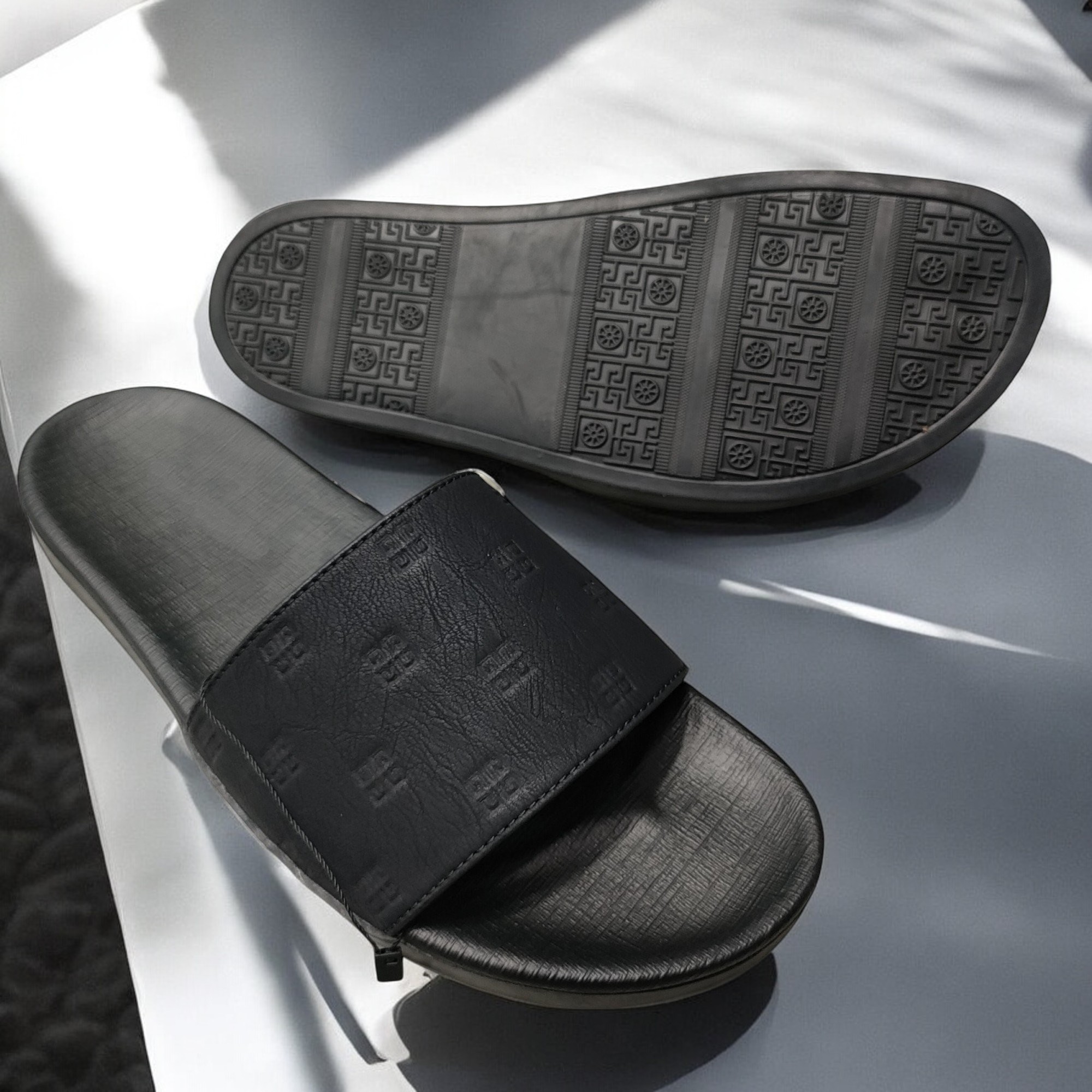 Dép Da Big Size Cho Nam: Bí Quyết Chọn & Bảo Quản Từ A-Z