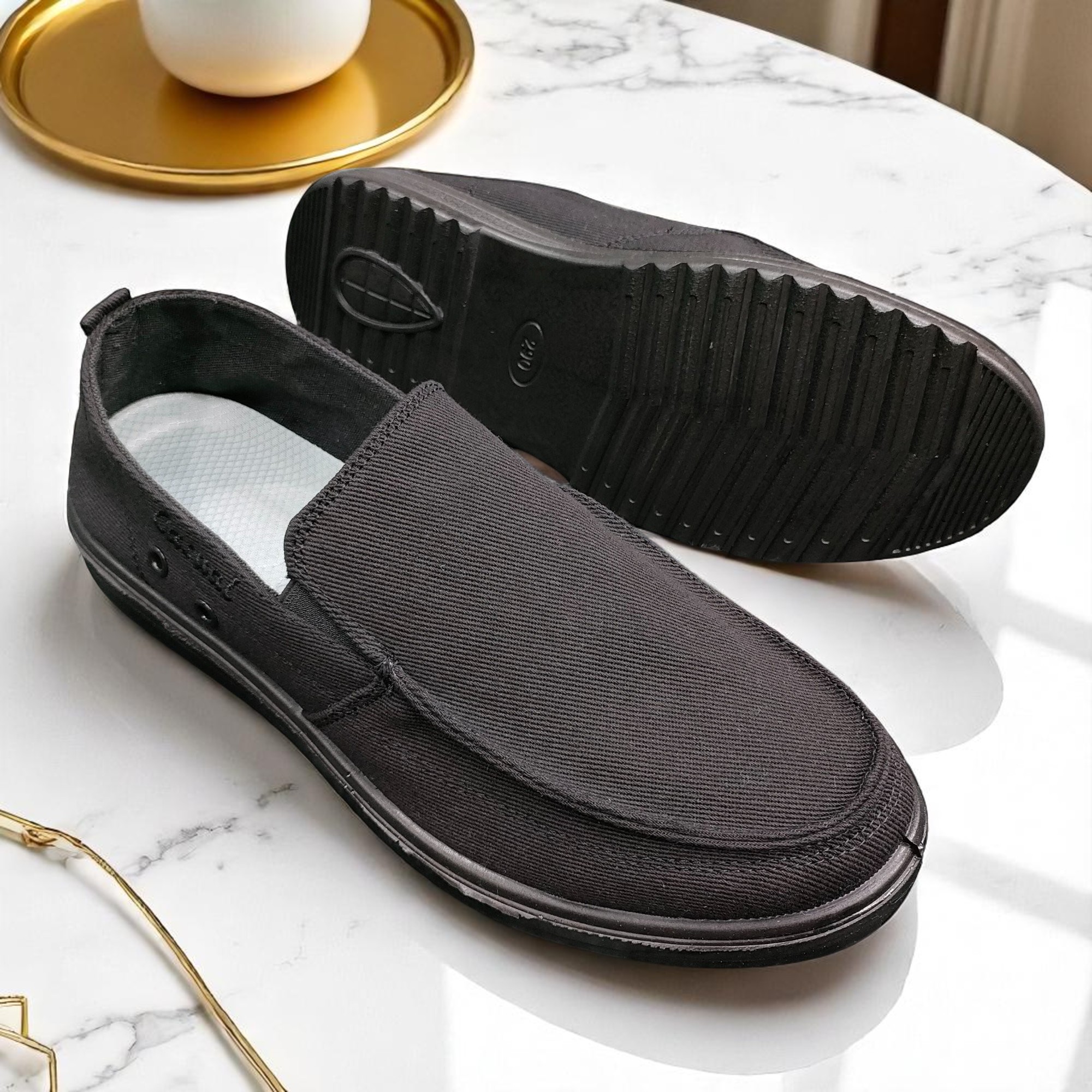 Giày Lười Vải Big Size 44UP: Nhẹ Nhàng, Tiện Lợi, Năng Động