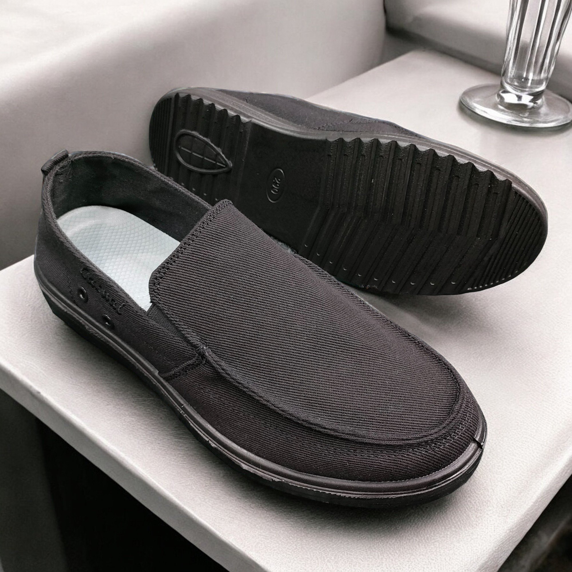 Giày Lười Vải Big Size 44UP: Nhẹ Nhàng, Tiện Lợi, Năng Động