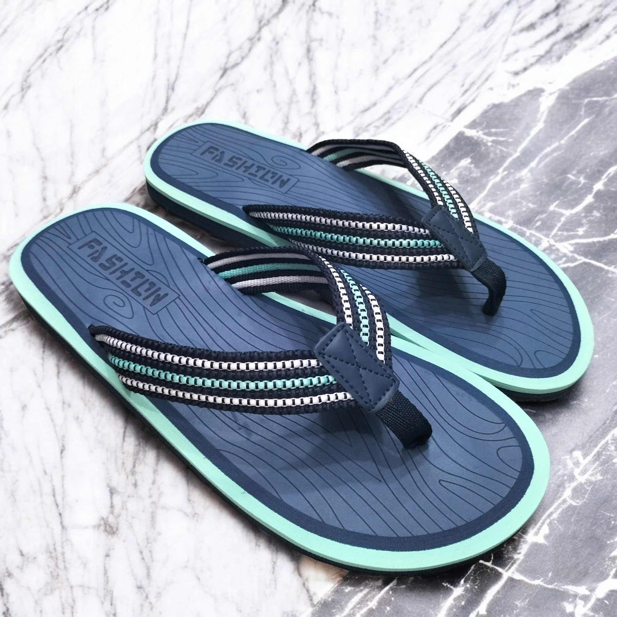 Đi Biển Nên Mang Dép Nào? (Xỏ Ngón, Bánh Mì, Quai Ngang)