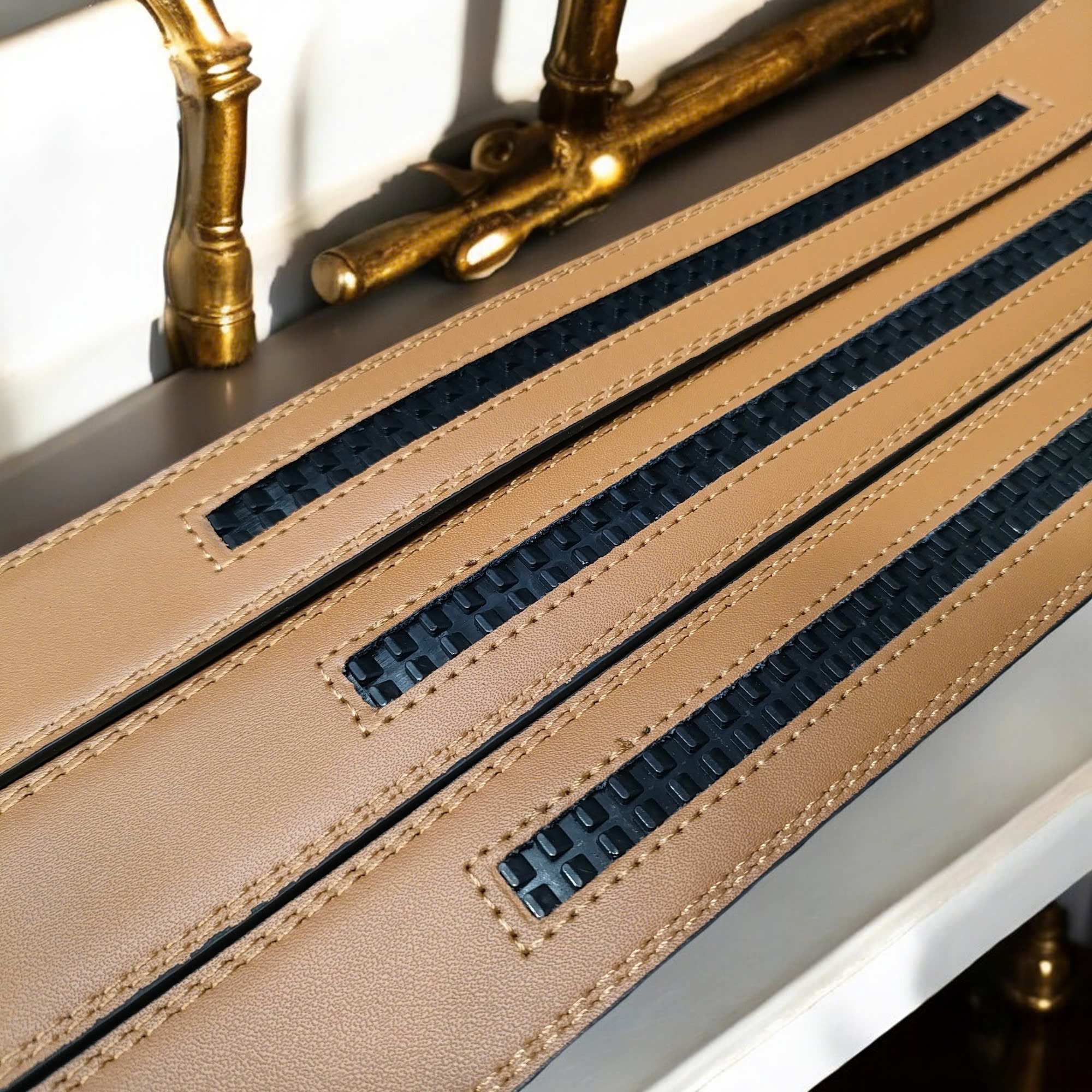 Thắt Lưng: Phụ Kiện Thiết Yếu Hoàn Thiện Mọi Outfits