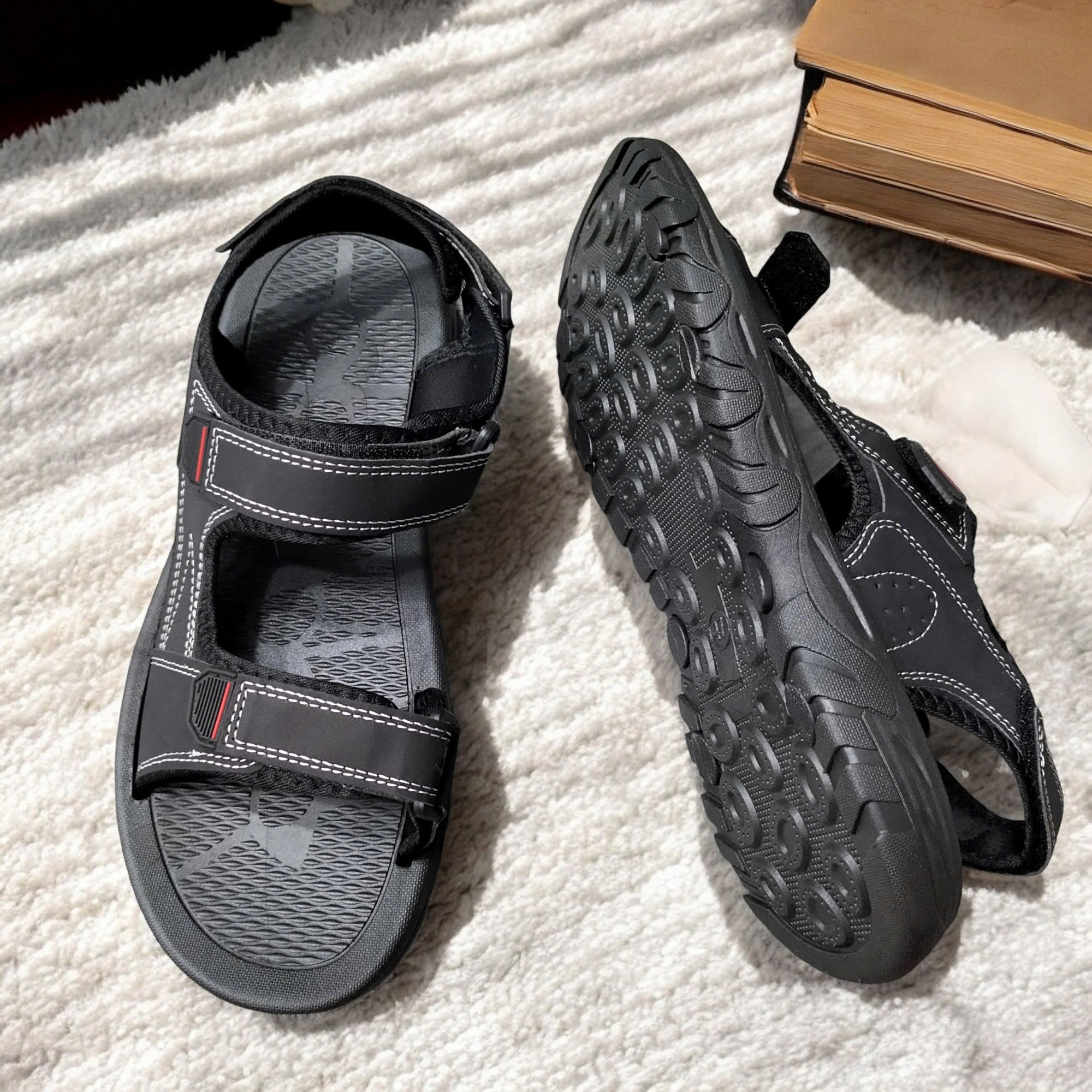 Bảo Vệ Sandal Mùa Mưa: 3 Mẹo Chống Thấm, Chống Bẩn Dễ Dàng | 44UP.VN