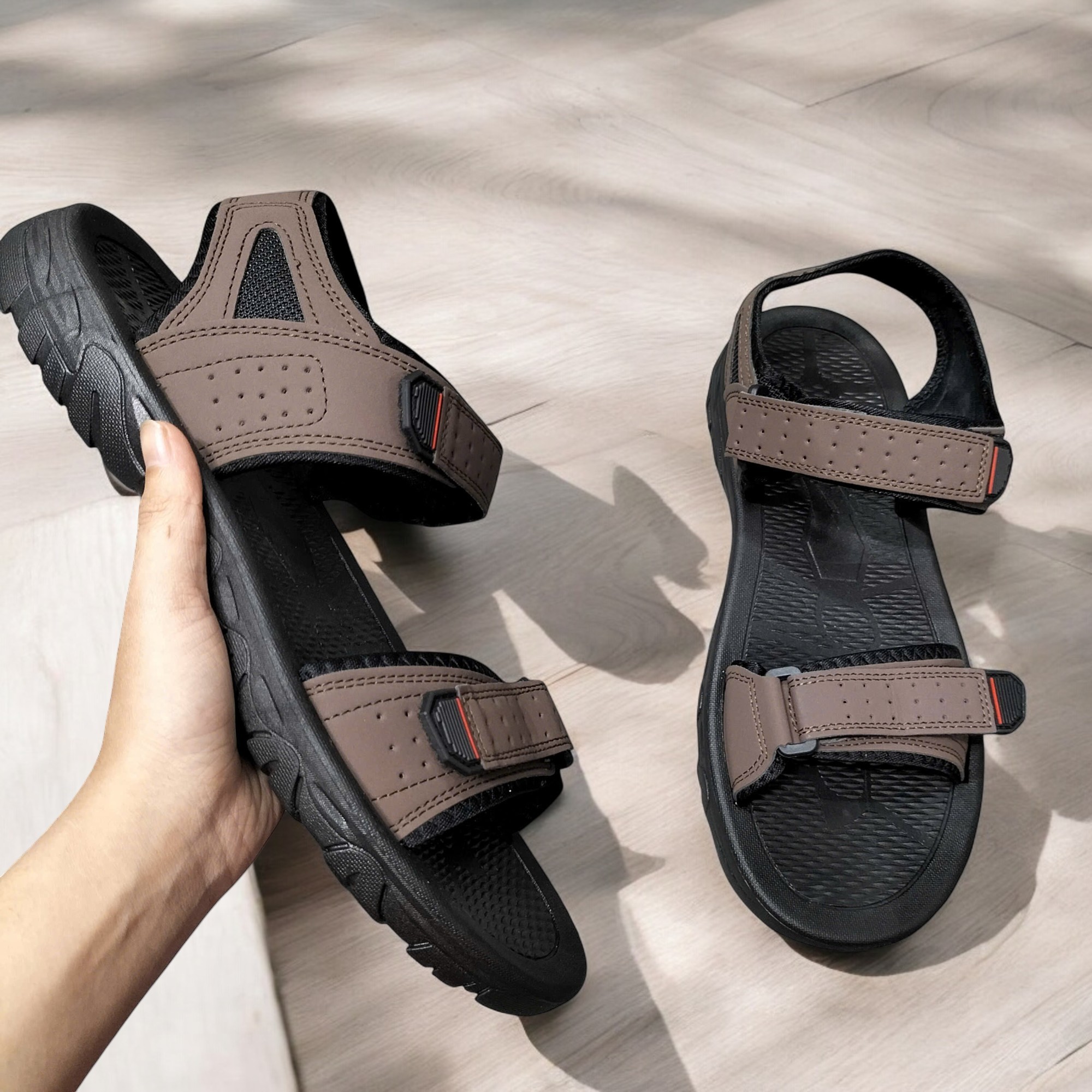 Dép Sandal Nam Big Size: Bí Quyết Chọn & Phối Đồ Thoải Mái