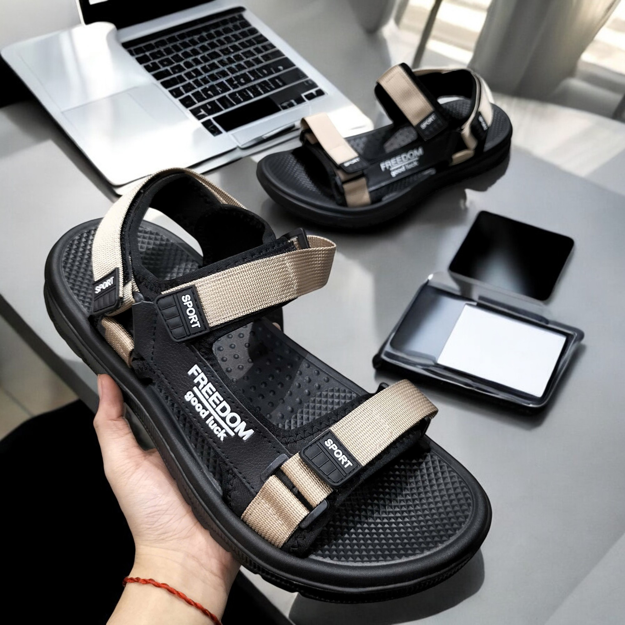 Phát Huy Phong Cách Cùng Sandal Big Size Nam - Sự Lựa Chọn Hoàn Hảo