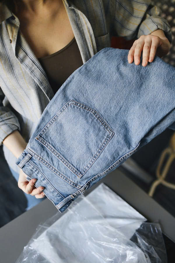 Bí Quyết Giặt Quần Jean Luôn Bền Đẹp Như Mới