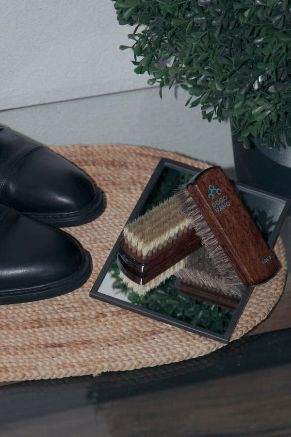 Cách Phục Hồi Giày Da Bị Nứt & Mất Bóng Tại Nhà | 44UP.VN