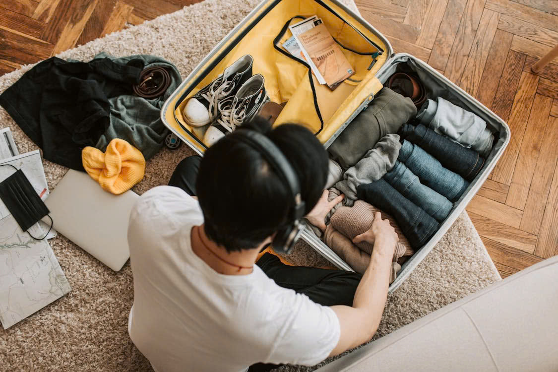 Nghệ Thuật Cuộn, Gấp & Chọn Đồ Đa Năng Để Hành Lý Luôn Gọn Nhẹ