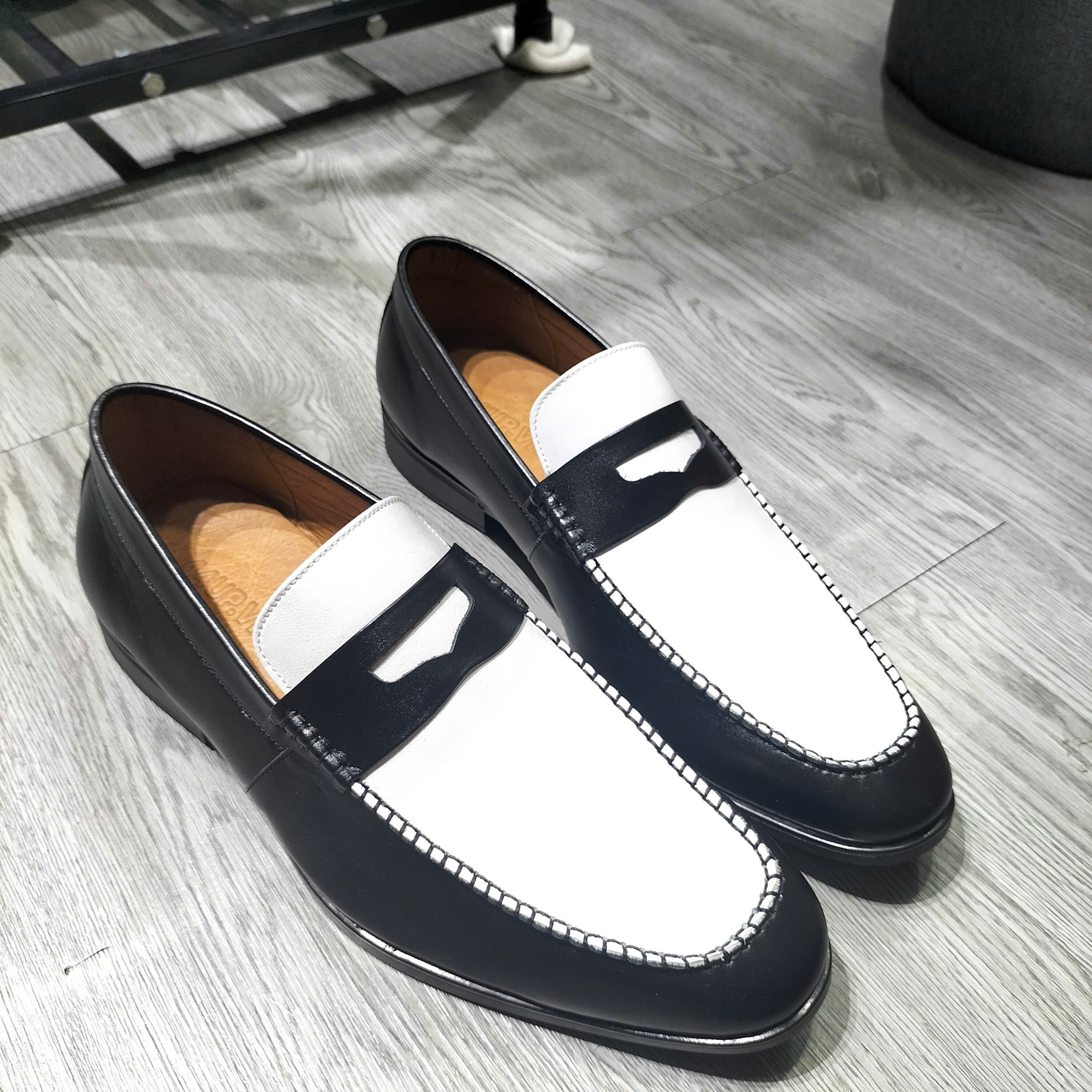 Giày Tây Xỏ Trắng Đen Big Size Da Bò Thật (Size 45-50)