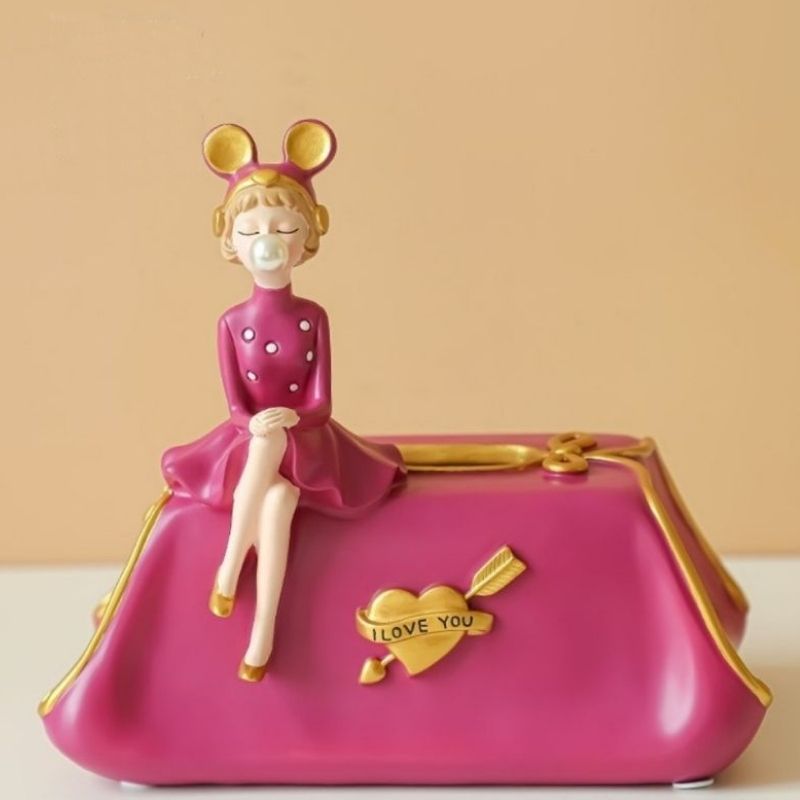 Hộp khăn giấy cô gái mặc đầm