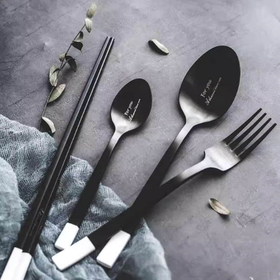 Vanta Cutlery - Đen trơn đuôi trắng