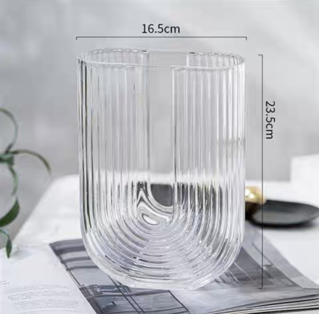 Lọ hoa thuỷ tinh chữ U