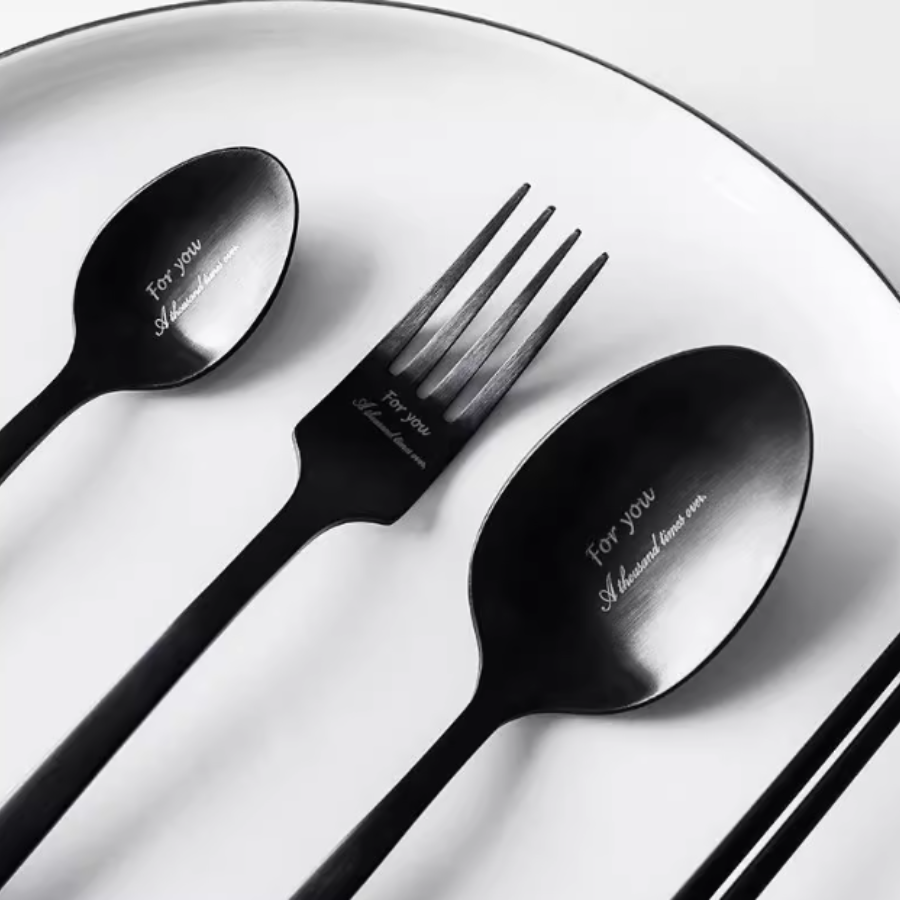 Vanta Cutlery - Đen trơn đuôi trắng